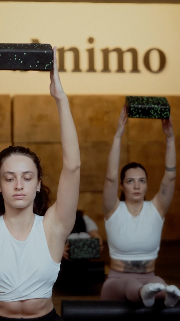 Workout for Dancers (WFD)🪩
WFD, öğrenci veya profesyonel seviyede dansçılar; yoga, pole dans, jimnastik vb. branşlarıyla ilgilenen bedenlere yönelik kuvvet, kondisyon, esneklik, denge, koordinasyon, mobilite, jimnastik kabiliyetleri alanlarında gelişim sağlayan özel bir destekleyici antrenman programıdır.
Program yoğun ve hedef odaklı antrenman modeli ile bedeni; esnek, esnek olduğu açılarda kuvvetli ve bu kuvvetle hareket kabiliyetlerini bir üst seviyeye taşımaya yönelik tasarlanmıştır.
Program Detayları
5 Haftalık Periyotlar ile haftada 2 gün, 1,5 saat
•Perşembe: 19:30 - 21:00
•Cumartesi: 11:30 - 13:00
Eğitmenler: •Begüm Yaşlıoğlu •Ertuğ Onur Yaşlıoğlu
#exanimohouse #workoutfordancers #dancerworkout #dancer #dancerlife