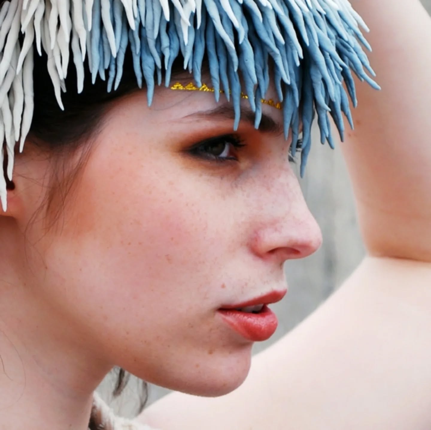 Dieses Wochenende vorbeischauen bei den europäischen Tagen des Kunsthandwerkes.
In meinem Atelier ist von Samstag und Sonntag von 10-18 Uhr geöffnet.
Modell: @namo1608
Make-up: @manuelawatschkow
Schmuck: @elementarisbypfefferkorn
@kunsthandwerkstage
#porzellanschmuck #schmuck #kunsthandwerk #kunst #porzellan #etak25 #etak #elementarisbypfefferkorn