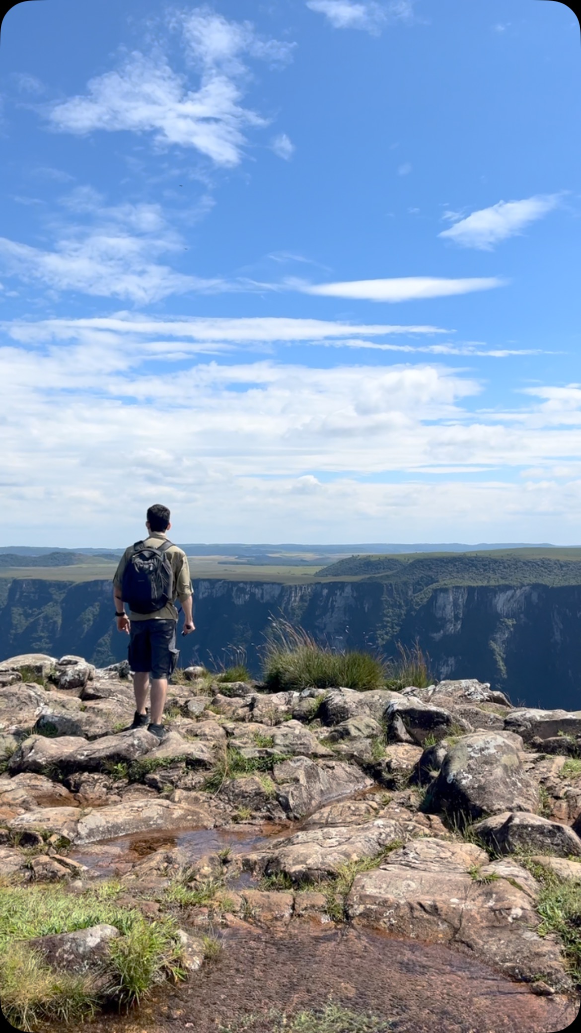 O que você precisa para se sentir livre?
.
.
Vista do mirante do Cânion Fortaleza, um dos geossítios do @geoparquecanionsdosul em @cambaradosul_rs
.
.
Viva a vida ao ar livre!
.
.
#canionsdosul #canionfortaleza #turismonosul #destinosesonhos