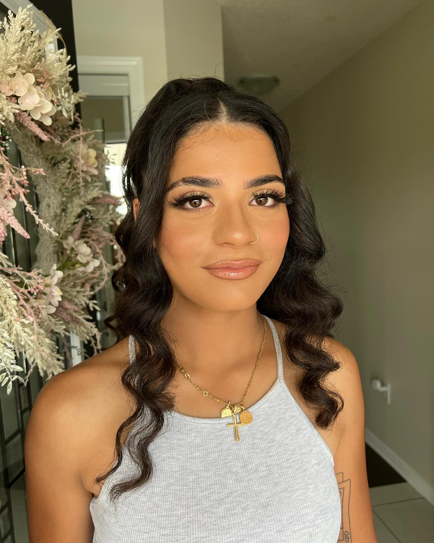 Love the warm colours in this look 😍
makeup by @glambyjo__ hair by @stylesbyjulia__
#browsbyjo#glambyjo#eyebrows#lip#threading#waxing#tinting#shaping#beautiful#binbrook#hamilton#gta#makeup#hair#clients#business#charlattetilbury#tooface#hudabeauty#fantybeauty#nyx#stilla#loreal#laneige#makeupbymario#makeup#wedding#love#creatingmemories