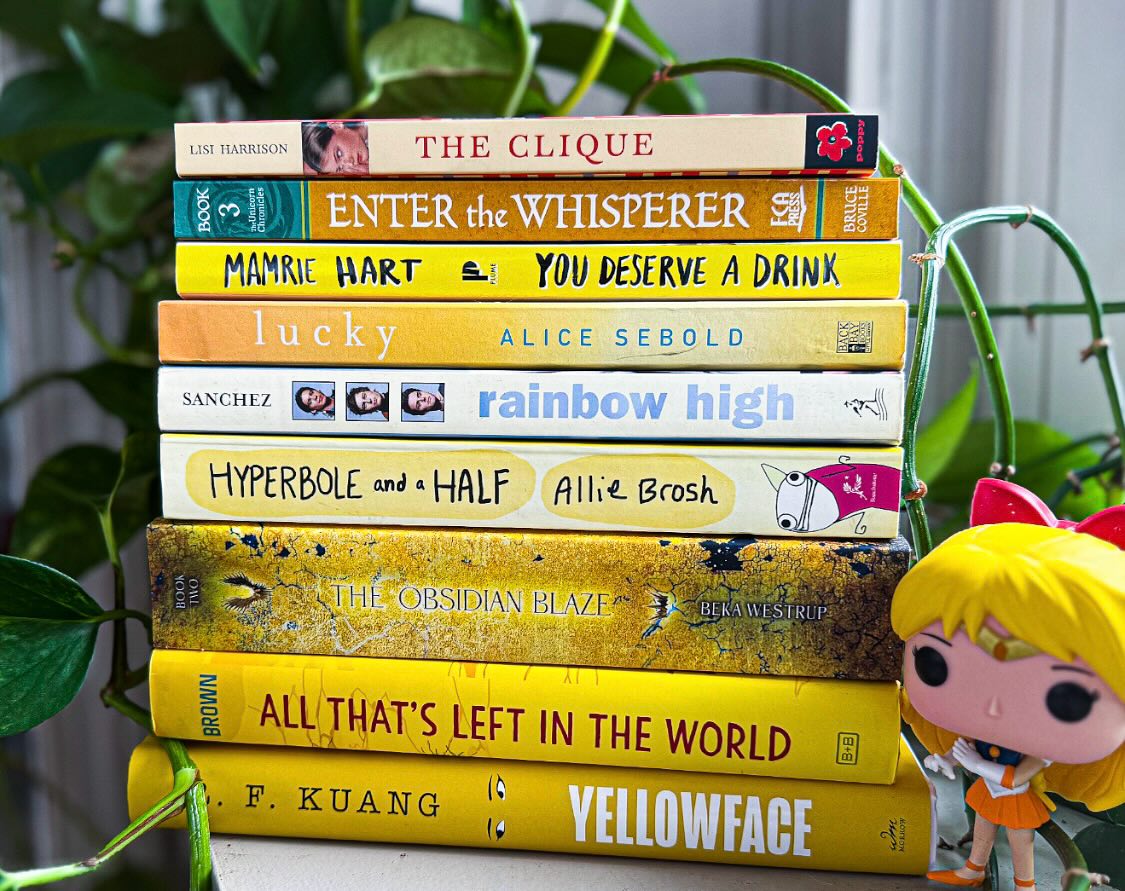 ☔️ APRIL SHOWERS BRING MAY FLOWERS ☔️
….right? It’s been cold and rainy in New England, so I wanted to showcase some bright and sunny book spines! Which ones have you read? 👀