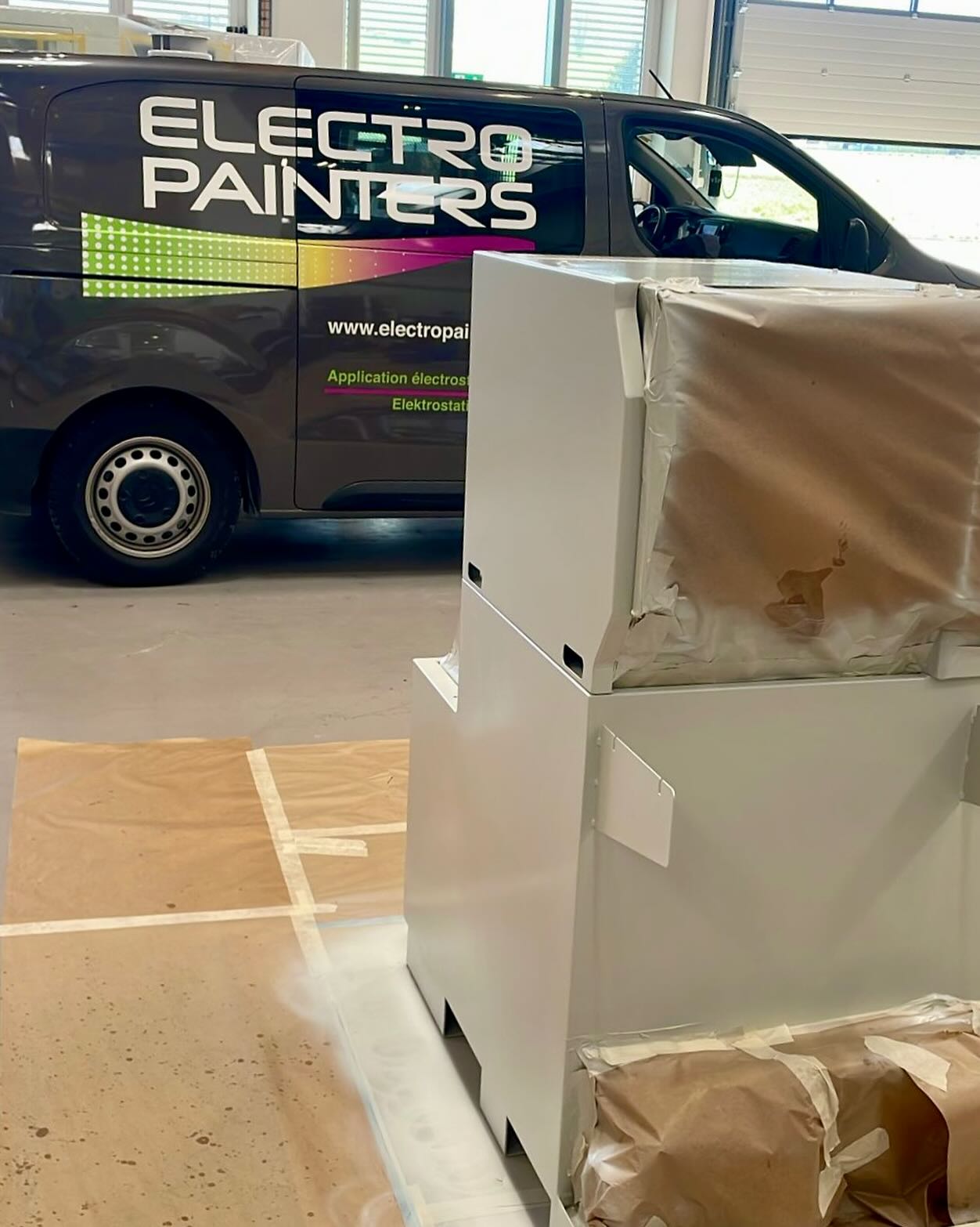 Remise en peinture d’une machine horlogère avec notre véhicule à proximité ☑️
#peintureelectrostatique