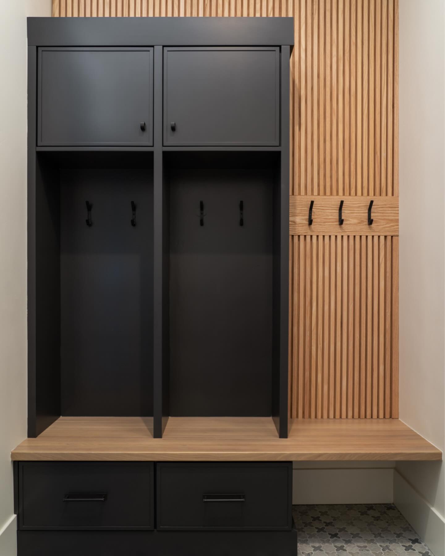 A simple and clean mudroom area.#mudroom #mudroominspo #mudroomdesign
