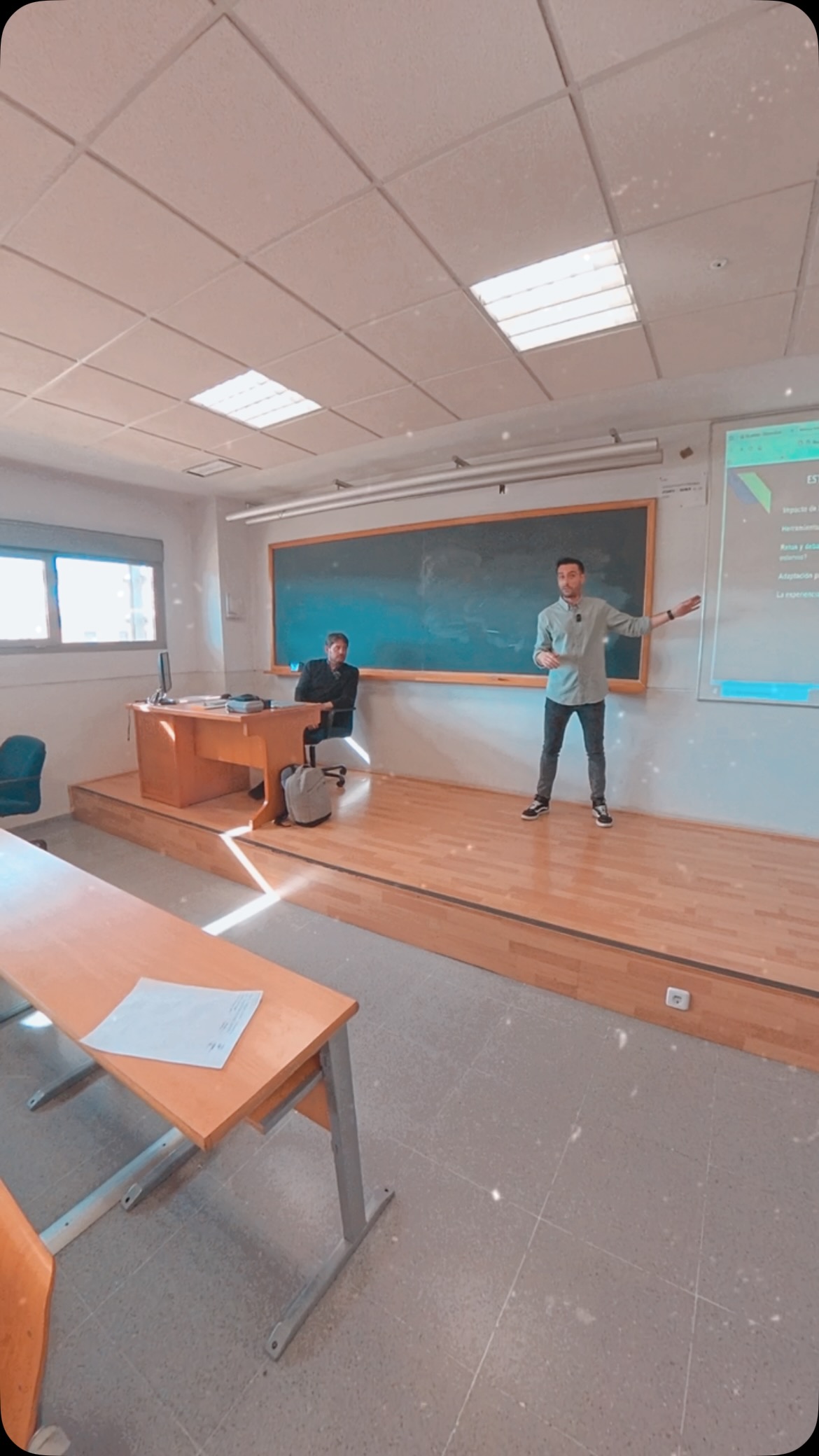 Hoy tuve la oportunidad de volver a mi antigua facultad, esta vez como invitado para dar una charla sobre música, sonido inmersivo e inteligencia artificial aplicada a medios audiovisuales 👾
Ha sido una gusto poder compartir mi camino, mis aprendizajes y mi visión con las nuevas generaciones. Me llevo muchas preguntas interesantes y la satisfacción de haber podido aportar algo a quienes están empezando en este mundo. 🎬🔊
#musicformedia #angelmadero #fcom