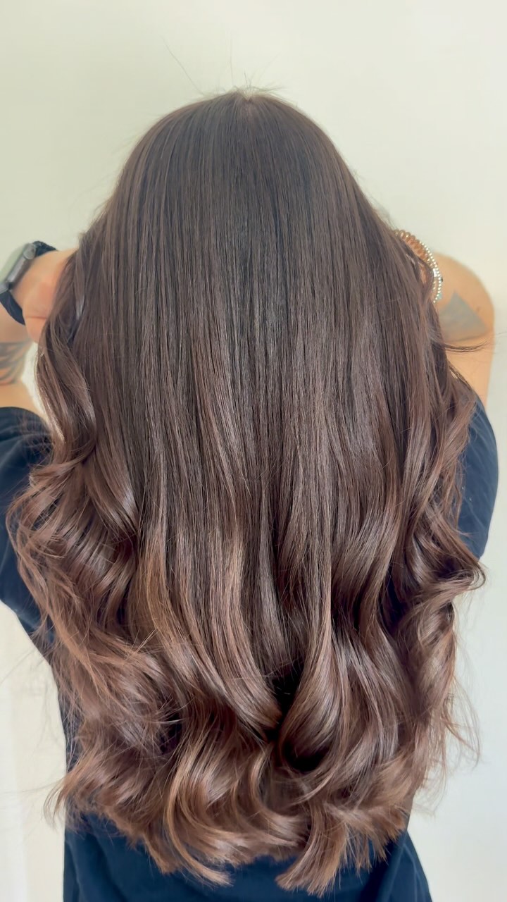 Depuis le temps 😍
Grand changement pour Ma @claireletommo
Une bonne coupe aussi pour redonner une forme et enlever tout ce qui n'allait plus, plus couleur et patine XXL pour beaucoup de brillance et de luminosité 🔆
Canon !!! ❤️
#coiffeuseadomicile
#ombrehair
#balayageparis
#coiffureparis
#colorationcheveux
#hairstylefrance
#ombrehairfrance
#haircolorist
#parisbeauty
#pariscoiffeuse
#hairinspo
#hairgoals
#hairtransformation
#hairlove
#glowup
#beautifulhair
#hairstylistlife
#beforeandafterhair
#instahair
#coiffuredujour