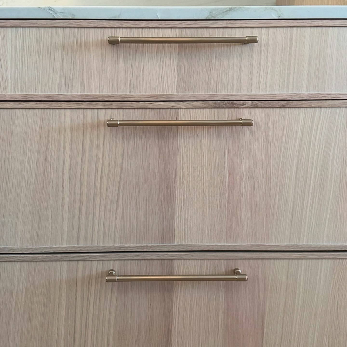 There’s just something about real wood…
These Bellmont cabinets in Rift White Oak (Nordic stain) show off all the natural grain and color variation — and it makes them so special.
Slim shaker doors, long/ golden champagne pulls, and a ¾” polished countertop to tie it all together 🤩.
Simple. Warm. Beautiful.
#BellmontCabinets #SanDiegoKitchens #NaturalWood #kitchencabinets