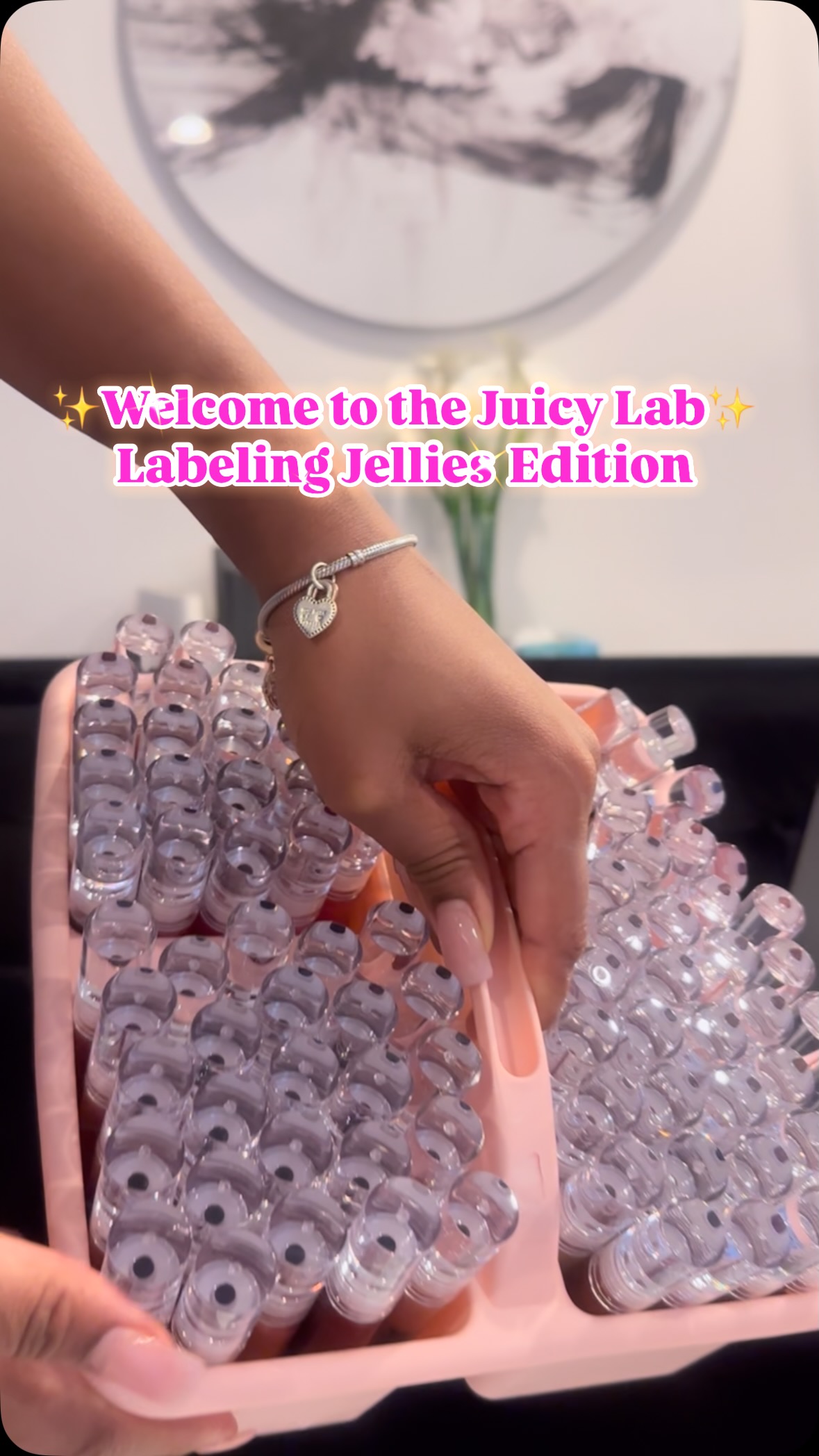 Tonight in the juicy lab we’re labeling jellies. Not only is every jelly handmade but they’re labeled with love. Each jelly has its name on the bottom of the jelly and affirmations on the back. This is a tedious task but it’s important to me that every jelly has a personality and a gently reminder everytime you use that if YOU ARE BOMB. Love you Cousins 💕💕💕💕#lipgloss #shopsmall #handmade