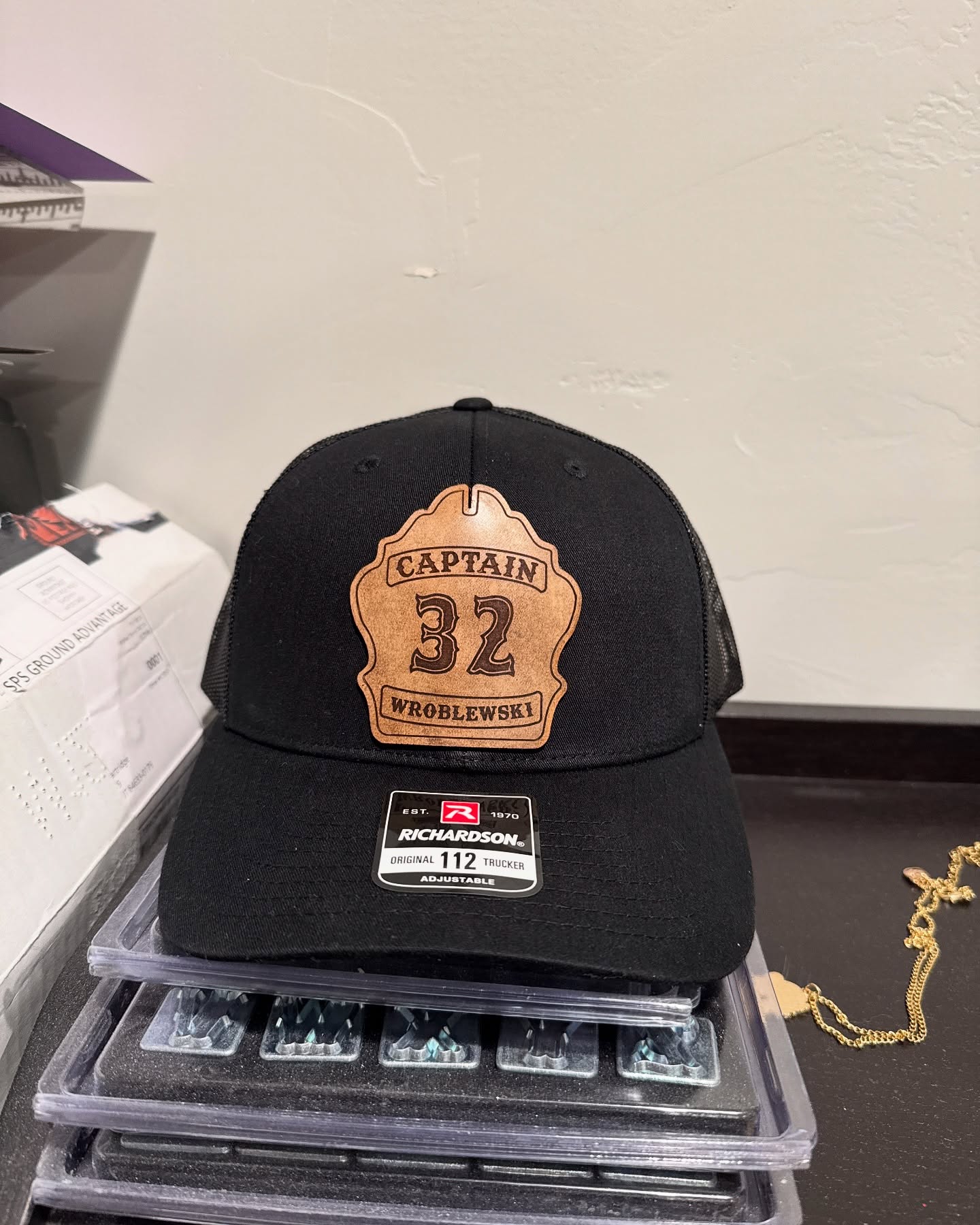 We made custom leather patch hats to give as gifts to a crew of firefighters. We can customize it to your departments logo, add your station number and even include individual names on each hat.
#customleather #leatherpatchhats #personalizedgifts #firefightergifts