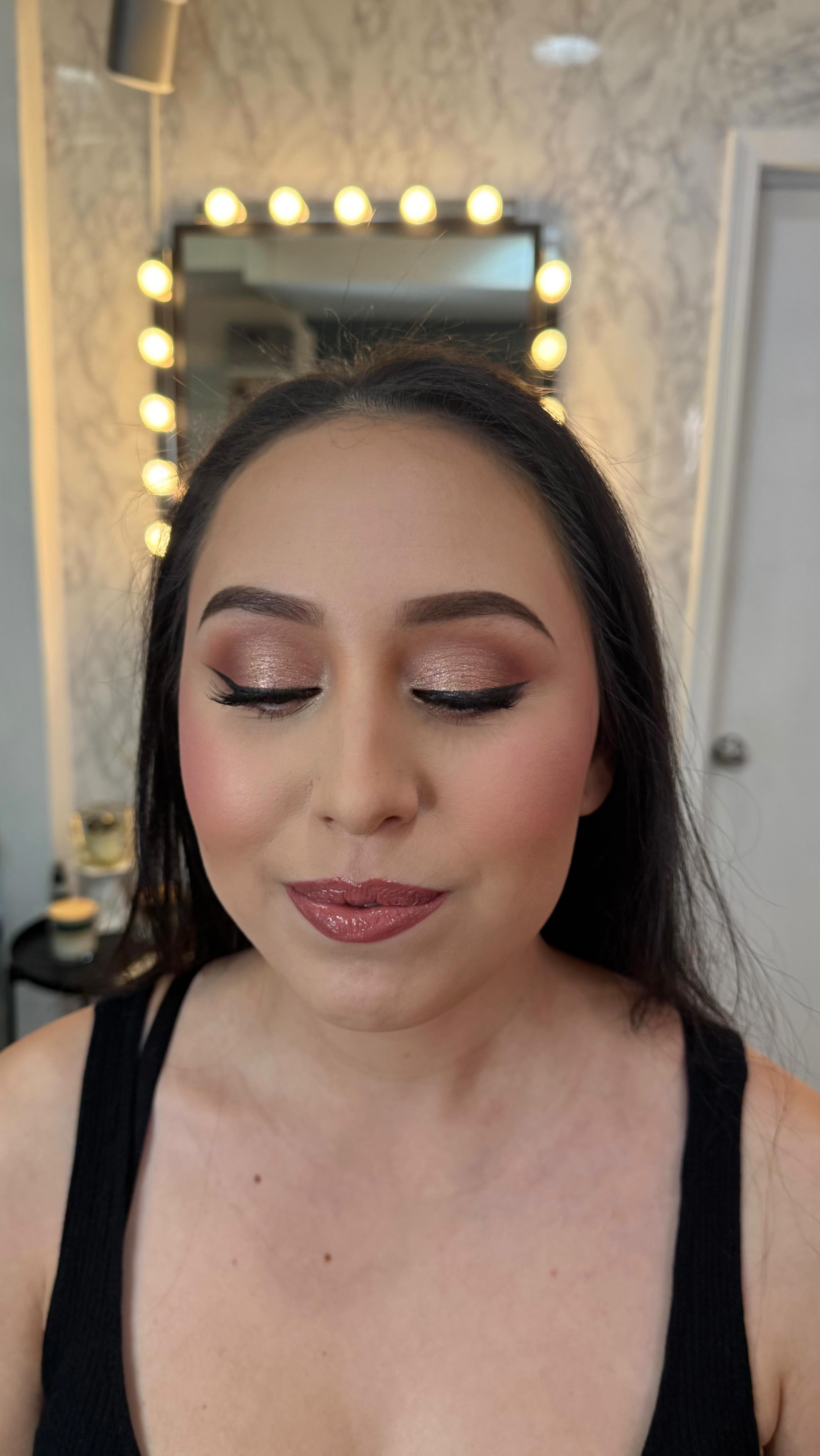 We love a Baby Pink Eye Look! Perfect for Bridal Showers!
Makeup by @bellawithcarmen
•
#mua #makeup #beauty #tips #tricks #beautytips #womenowned #fyp #eyemakeup #lashes #contour #beforeandafter #phoenixmakeupartist #phoenixmua #arizonamakeupartist #arizonamua #arizonabrides #bridalmakeup #brides #makeupclasses #makeuptutorial #hair#makeuplooks #bellamakeup #teambellamakeup