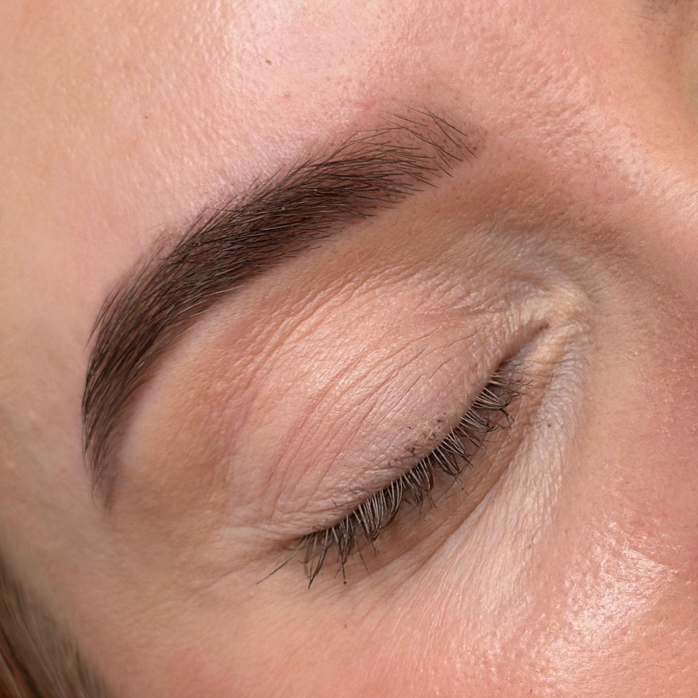 Another beautiful set of henna brows created this week ✨
Henna is the perfect way to achieve a fuller, more defined brow, lasting 7-10 days on the skin and up to 6 weeks on the brow hairs. This treatment is also ideal for those considering a cosmetic brow tattoo.
#hennabrows #brows #embellir #dunedinnz