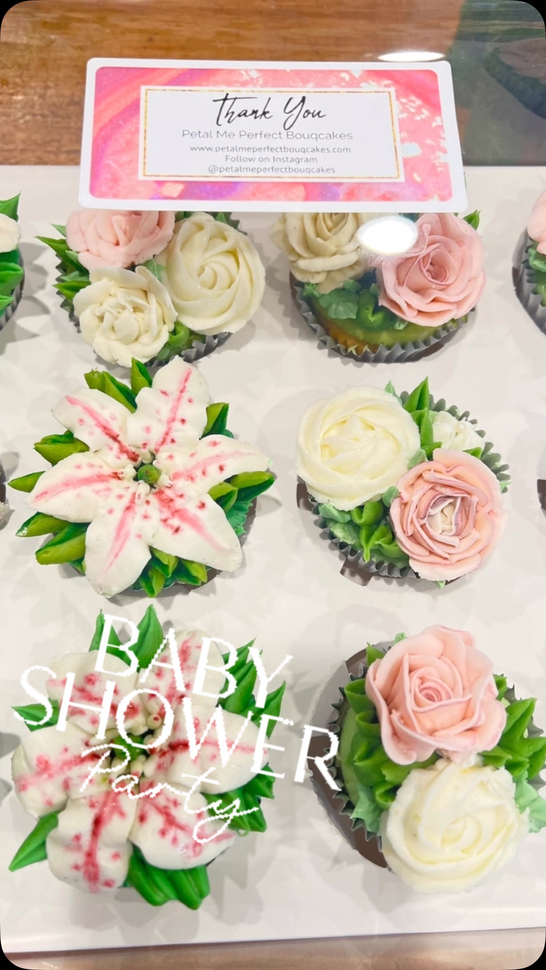 I had the pleasure of making cupcakes for a baby shower. Organic strawberry, organic lemon with raspberry filling, vanilla with salted caramel frosting! Star Gazer Lily, roses, and hydrangeas, beautiful pink petals🌷#pastrychef #bouqcakes #lecordonbleuparis #moreheadcitybaker #cupcakes #organic #cupcakesofinstagram #moreheadcity #cupcakestagram #babyshower It was a beautiful event! 🍼❤️
