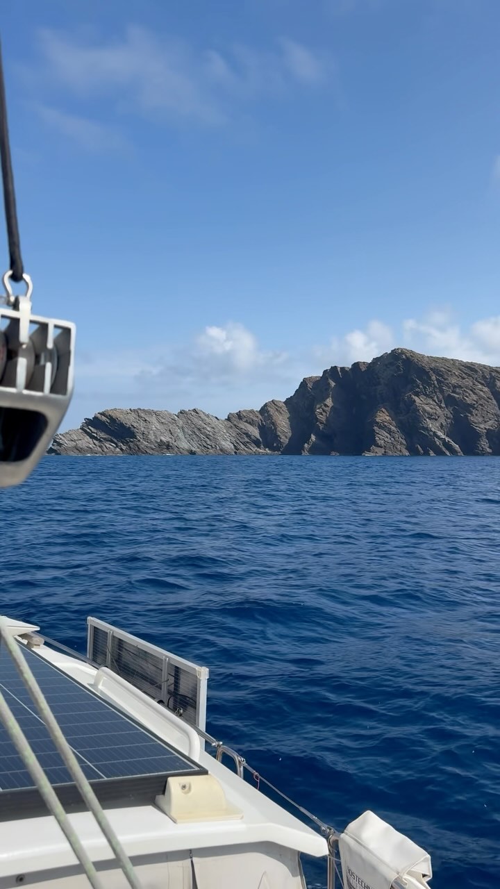 Our first longer leg after the long break in Mallorca and the short hop to Menorca — finally heading to Sardinia. 200 nautical miles, endless horizons, just us and the sea. And not nearly enough wind. But our last chance before the next easterly blows in… #sailingseason2025 #yetanothersailingcouple #happysailor #adventureofalifetime #mediterranean
