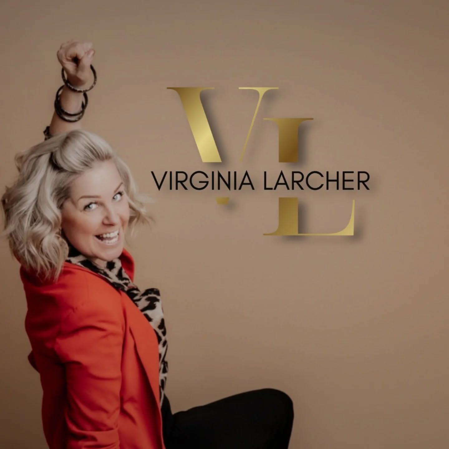 Ein ❤️-liches Hallo!
Ich bin Virginia Larcher – Keynote Speakerin, Expertin für Performance und Mentorin.
🎯 Fokus gewinnt. Immer.
In einer Welt voller Ablenkungen ist es essenziell, den Blick für das Wesentliche zu schärfen.
Mit klaren Strategien und einem starken Mindset begleite ich euch auf dem Weg zu euren Zielen. 💪
Lasst uns gemeinsam Großes erreichen! 🚀 #FokusGewinntImmer
(Foto @kamerafraeulein ❤️)