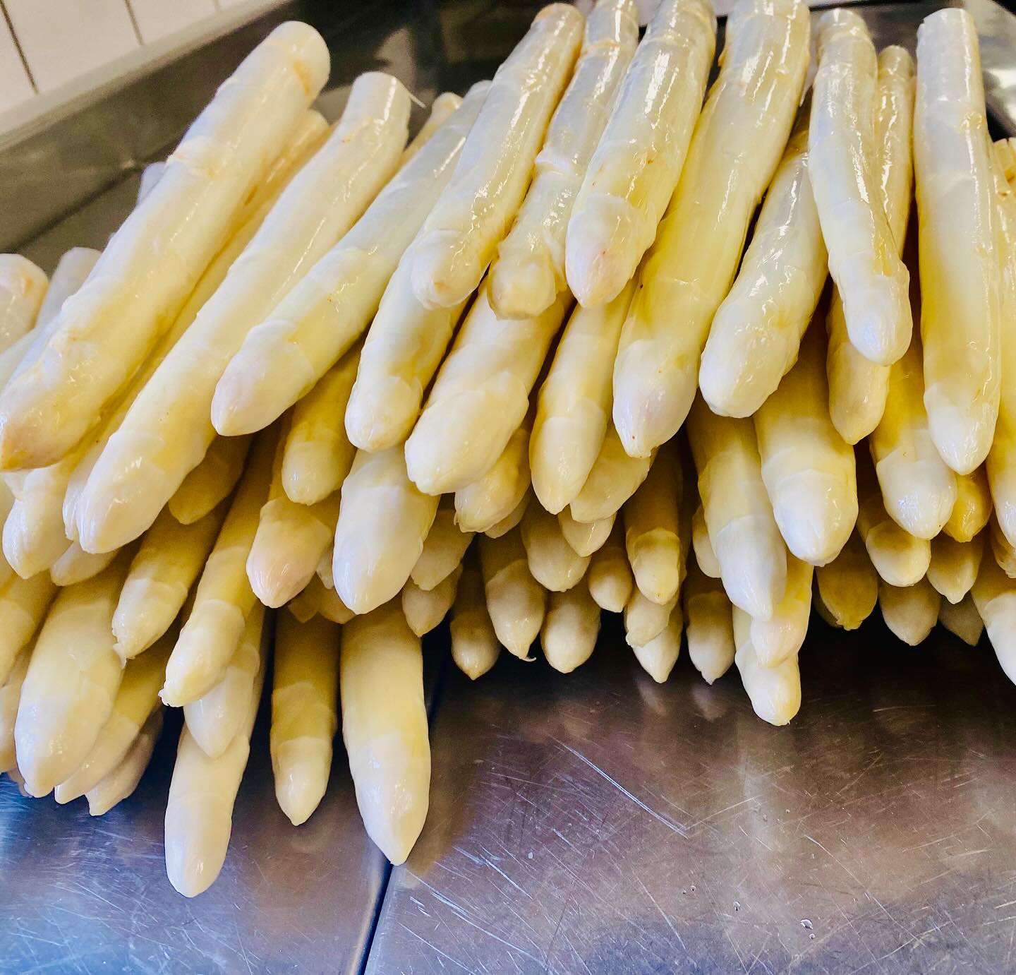 Ab heute gehts los, mit wunderschönem Schrobenhausener Spargel in grün und weiß! #schrobenhausenerspargel #spargel #frühlingsgenuss #bayrischeküche