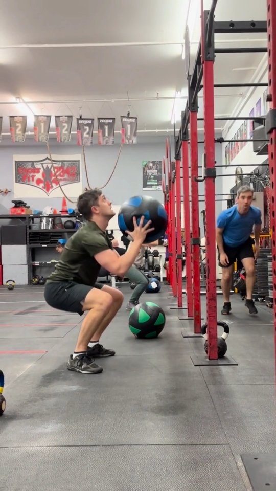 Un full house pour notre premier cours de cardio/endurance de style Hyrox !
Notre deuxième cours est ce soir à 18h30, manque pas ta chance.
Écris-nous et profite d'une semaine d’essai gratuite.
À ce soir 🔥
#entrainementfonctionnel #cardiotrainning #endurance