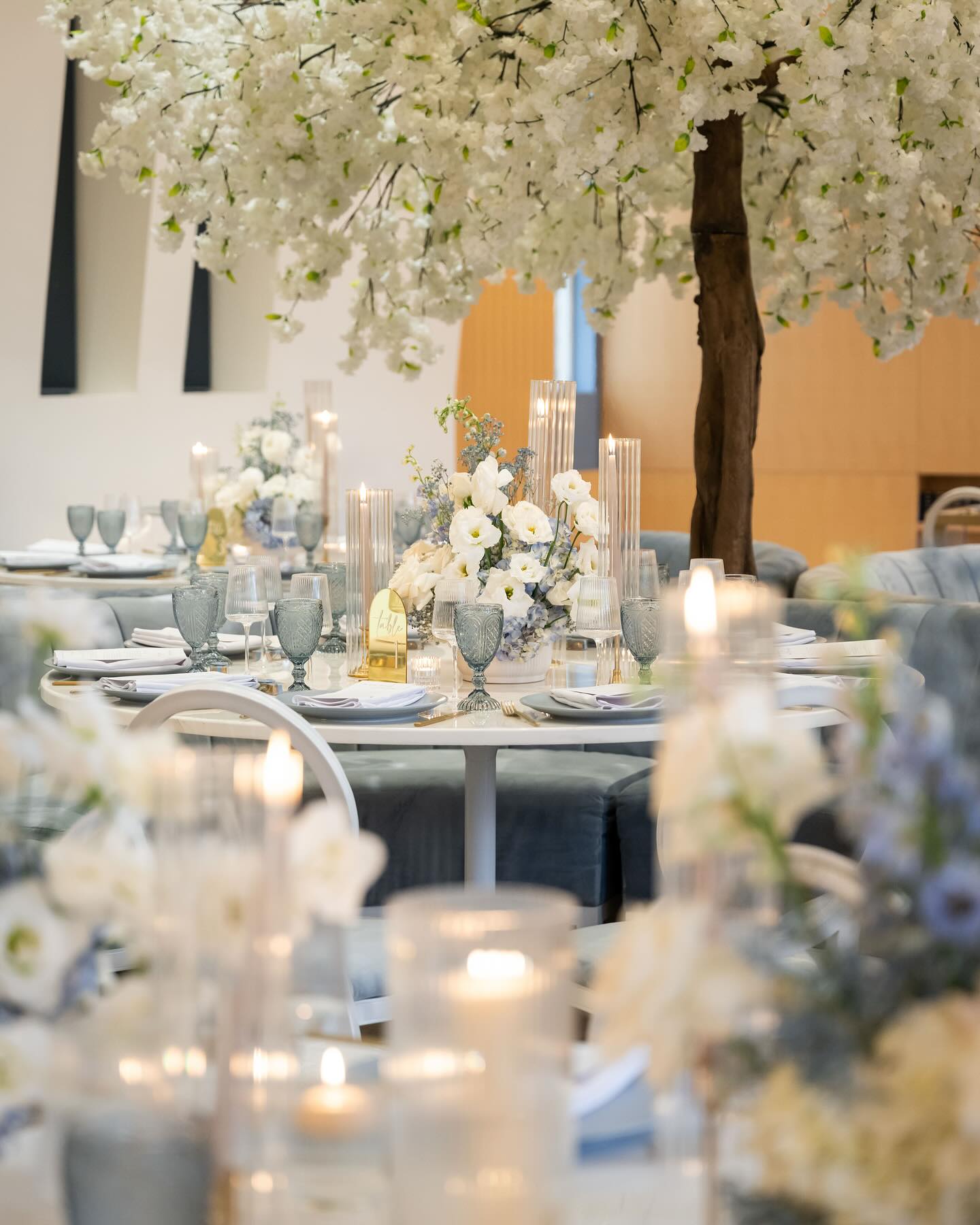 Celebrating tradition with a modern & stylish Bar Mitzvah brunch 🥞🥐🥂
Planning & Design @lachicsoiree
Photos @cliq_creative with
@detailzfurniturerentals @preciousflowers_ @allieluxe.balloons @decorandfiesta @eventgraffiti @succulentchoco @heynayos @cliq_creative @leatcatering @marqueeletterstoronto @suzy.abergel
#lachicsoiree #eventplanner #eventplanner #eventdesigner #designer #stylist #styling #barmitzvah #brunch