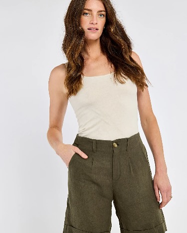 Warmer weather calls for lightweight and soft linen clothing, Dubarry Maryland linen shorts.
Visit us to see the new selection of spring and summer collections.
#dubarry #summerfeeling #linen #cotswolds #moretoninmarsh #tailoredstyle #linenshorts