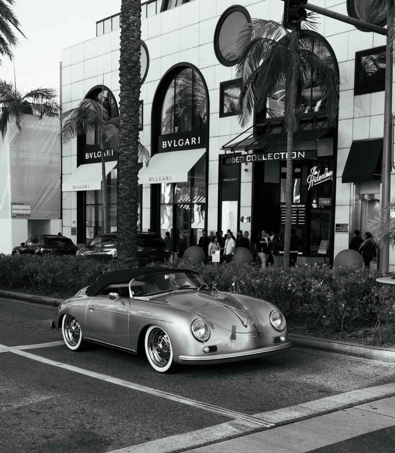 One photo that captures the essence of Rodeo Drive: Timeless Luxury. Thank you @raulmartin_photography for this black and white artistry.
@porsche @rodeocollection @rodeodrive
๐ท by @raulmartin_photography