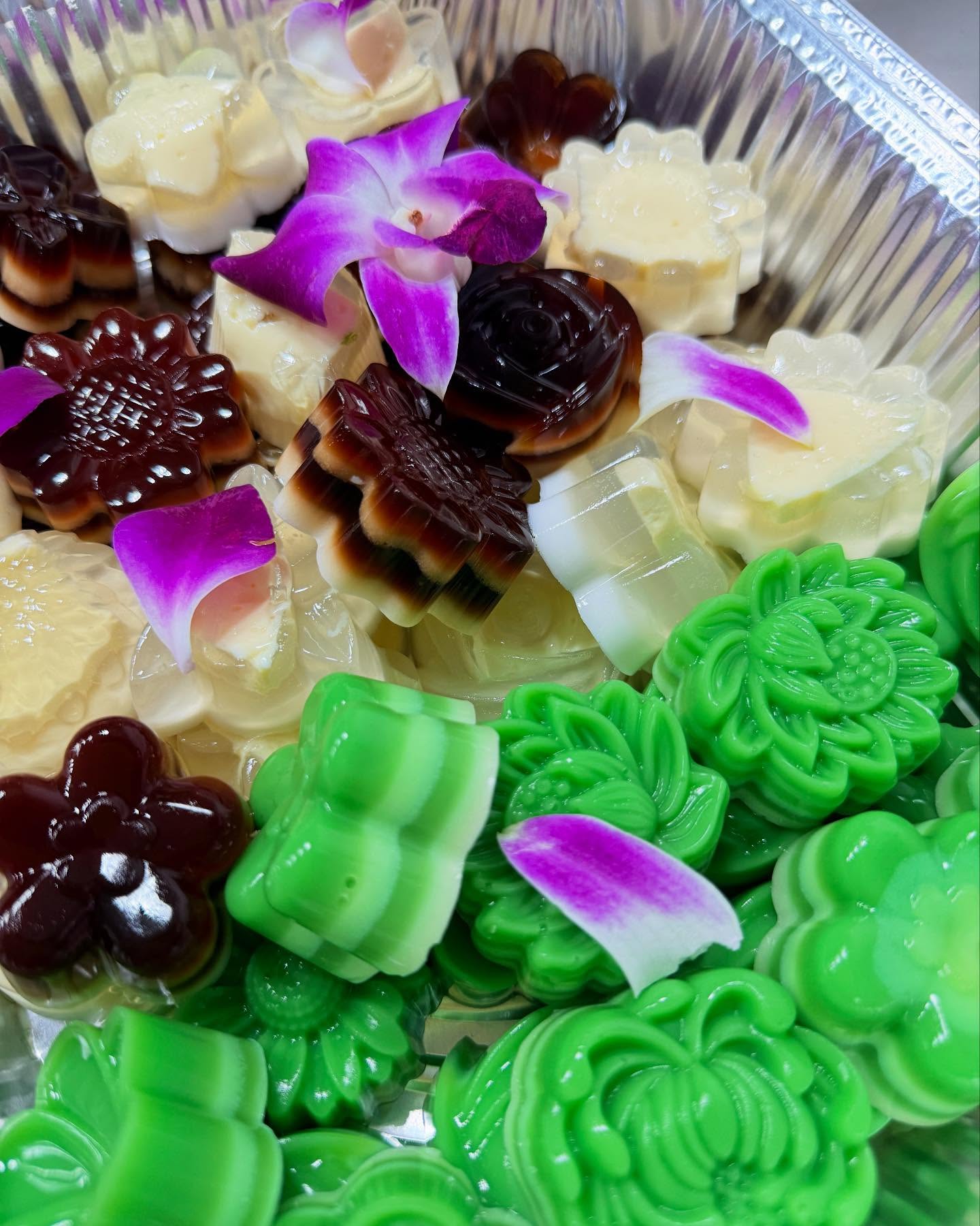 Sweet treats alert! 🍰👀 #DessertLovers #Yum