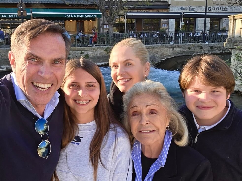 ❤️ vacances en famille ❤️
*****************************************
#charlesphilippedorleans #princecharlesphilippedorleans #princecharlesphilippe #princedorleans #ducdanjou #naomidorleans #naomivaleskadorleans #princessenaomidorleans #princessenaomi #princessedorleans #duchessedanjou #maisonroyaledefrance #france