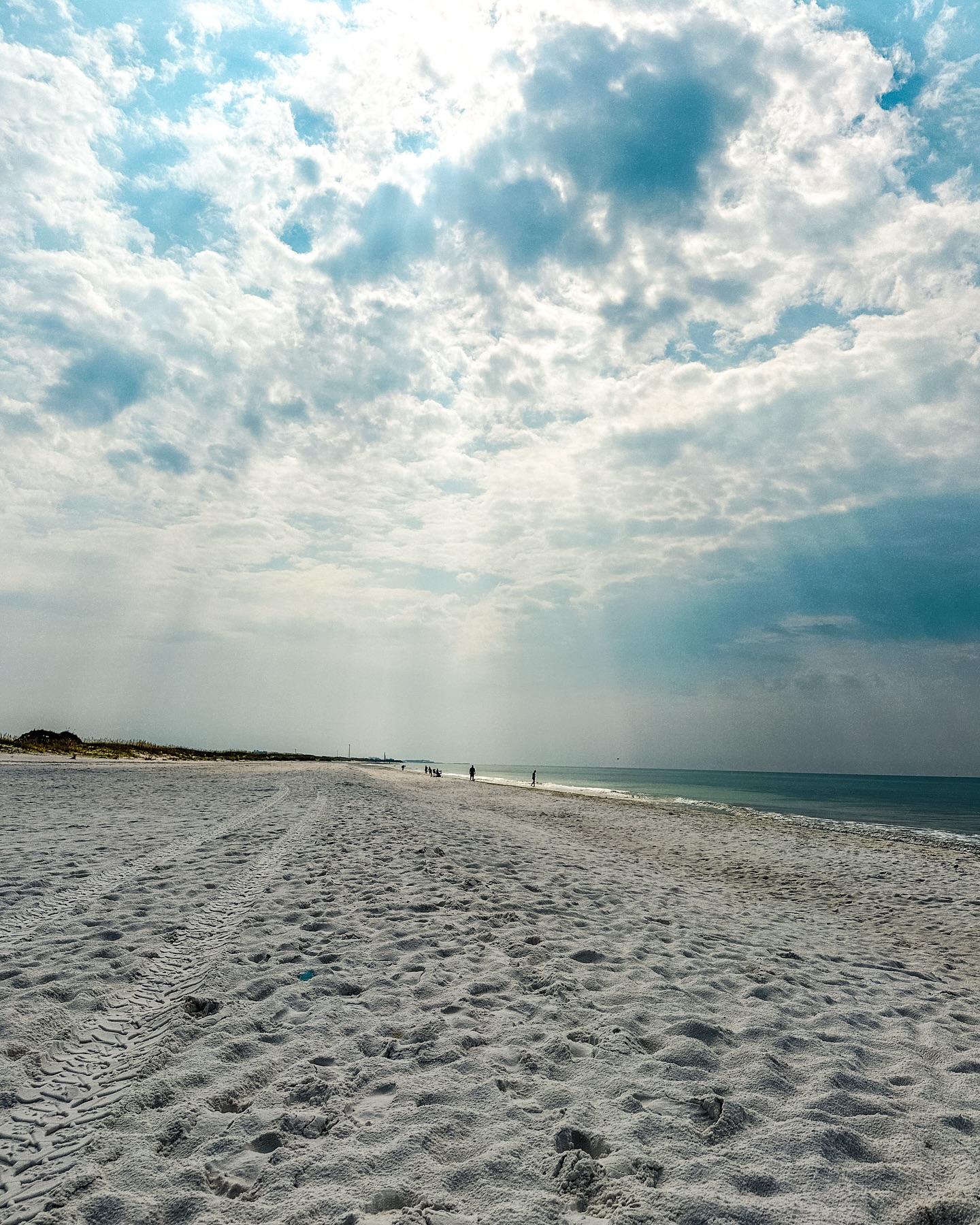 Moments of calm amongst the rainstorms. For the 8 whole minutes I had at the beach đ€Ł
#beachyvibes #emeraldcoast #rainonthebeach #destinflorida