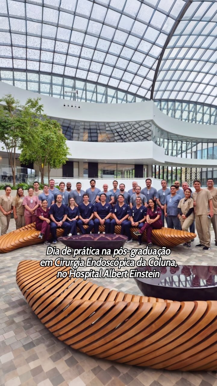 É com muita satisfação que ontem nosso grupo iniciou as atividades práticas na faculdade do @hospital_albert_einstein , em São Paulo, que conta com uma estrutura super moderna e muito bonita.
Realmente, um privilégio poder aprimorar meus conhecimentos com esta equipe de professores tão distinta.
#coluna #dor #ortopedia #cirurgiadacoluna #colunavertebral #medicina #sociedadebrasileiradecoluna #endoscopiadecoluna #cirurgiaminimamenteinvasiva