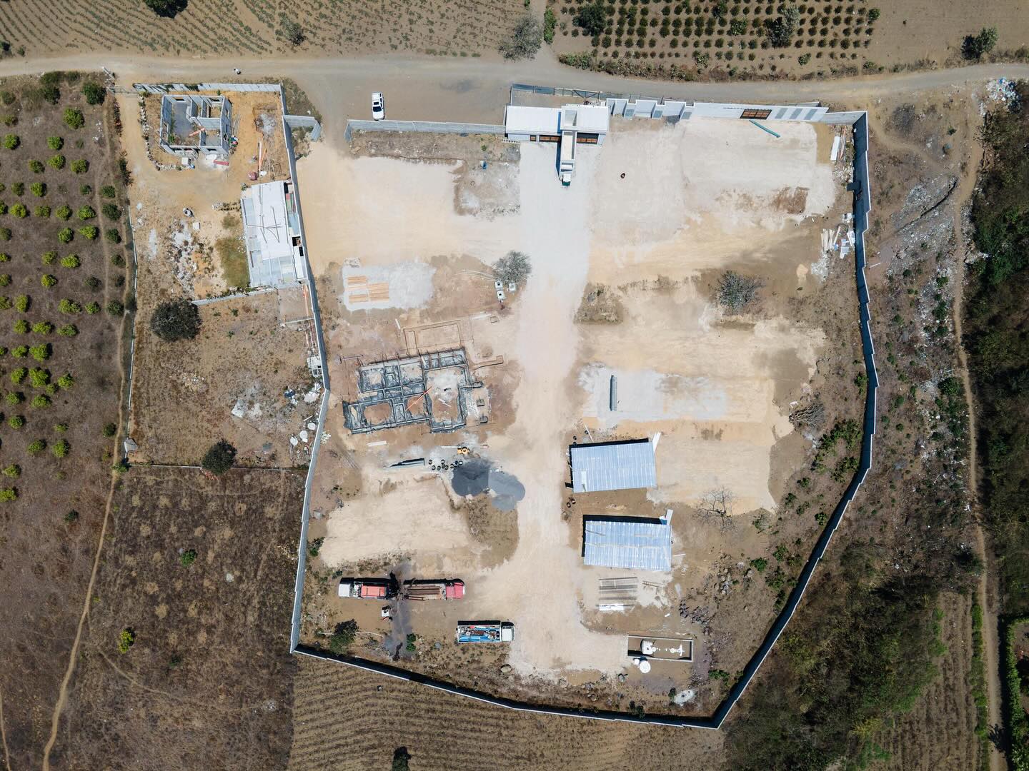 Latest Drone Footage showing the new ‘post excavation’ look of Casa de Gracia! Enjoy glimpses the beginning stages of Construction work on the 1st Transition Home, the well drilling equipment in place and the new platforms created for all future buildings 🙌🏼