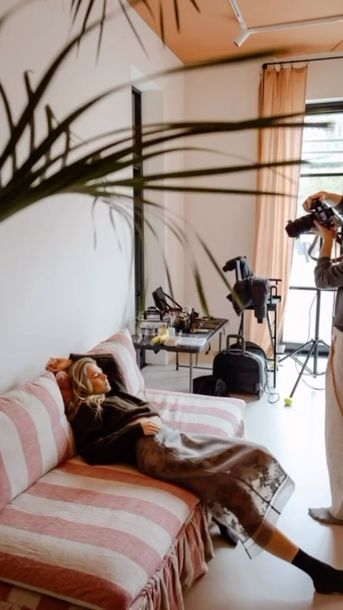 Jouw kledingmerk op een unieke locatie in beeld brengen? Ontdek Casa Momo!
🔥Fotostudio van meer dan 110m²
🔥Twee verdiepingen, twee stijlen
🔥6 verschillende gekleurde muren
🔥Grote ramen en volop natuurlijk licht
🔥Inclusief visagieruimte, diverse backdrops, verschillende props en een kledingstomer
🔥Gratis parkeren!
Boek nu vanaf €50 per uur 👉🏼
#fotostudio #photostudio #daglichtstudio #daylightstudio #haarlem #fotografie #photography #shootlocatie #shootlocation #photospace #haarlemvenue #amsterdamvenue #rentallocation #verhuurruimte #fashionshoot #kledingmerk #fashionphotography #fashiongram #kledingwebshop