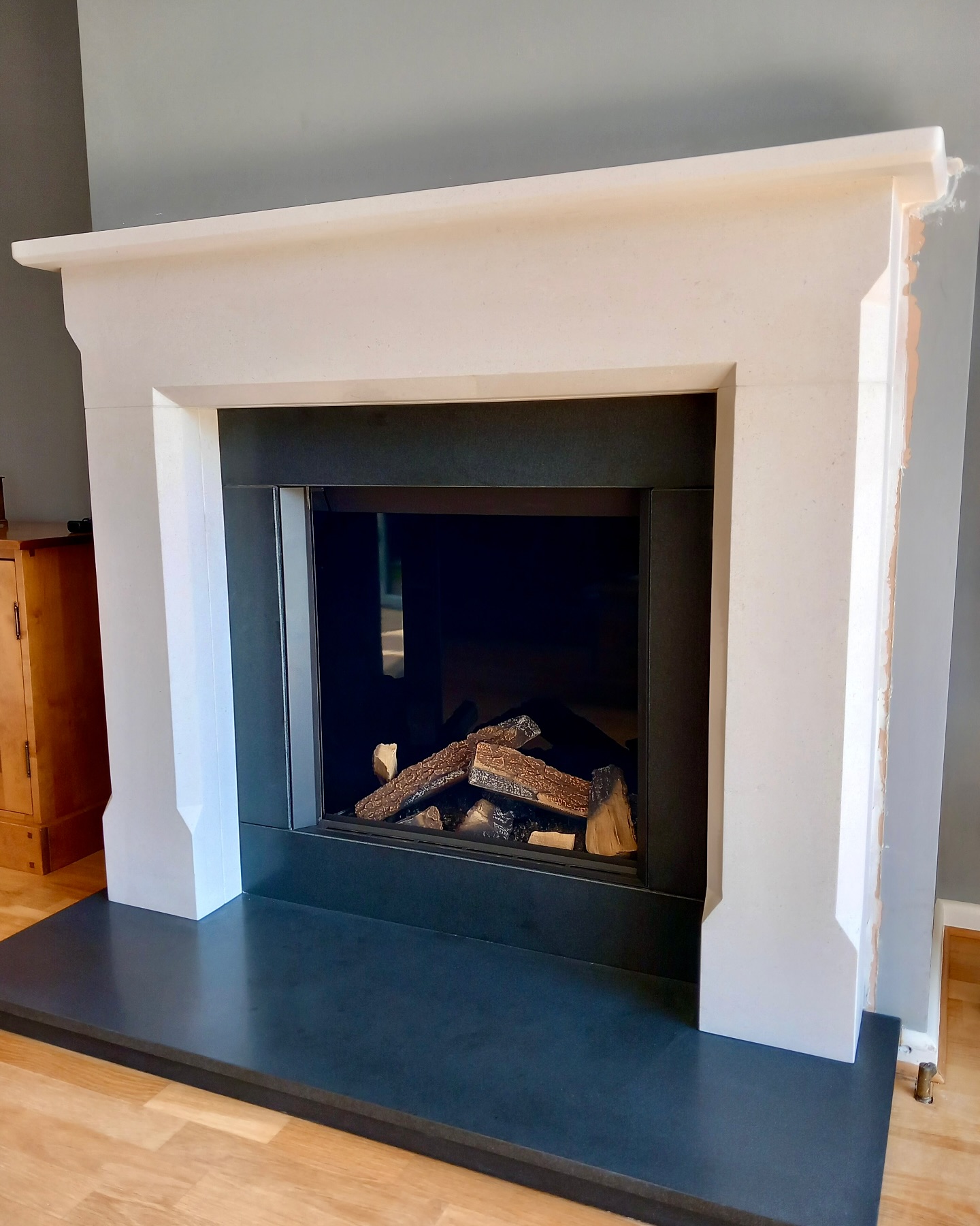 Our latest gas fire installation is the @onyx.fires Eclipse 60HL. Beautiful when lit, beautiful when not.
Centred in the Aegean Limestone 54” ‘Lingwood’ Mantel from @capital_fireplaces with honed granite slips & XL hearth to ensure a seamless finish around our client’s flooring.
A crisp, clean look, with a modern silhouette, and a neutral colour palette. The illusion of an open fire with non-reflective front glass, and the convenience of a thermostatic remote at your fingertips.
#gasfire #gasfireplace #gasfireplaces #peppersfireplaces #installation #gassafe #gassaferegistered #fireplace #fireplaceideas #fireplaceinspo #homereno #homerenovation #interior #interiordesign #interiordecor #bexley #bexleyvillage #bexleyheath #welling #dartford #abbeywood #blackfen #sidcup #neweltham #chislehurst #bromley