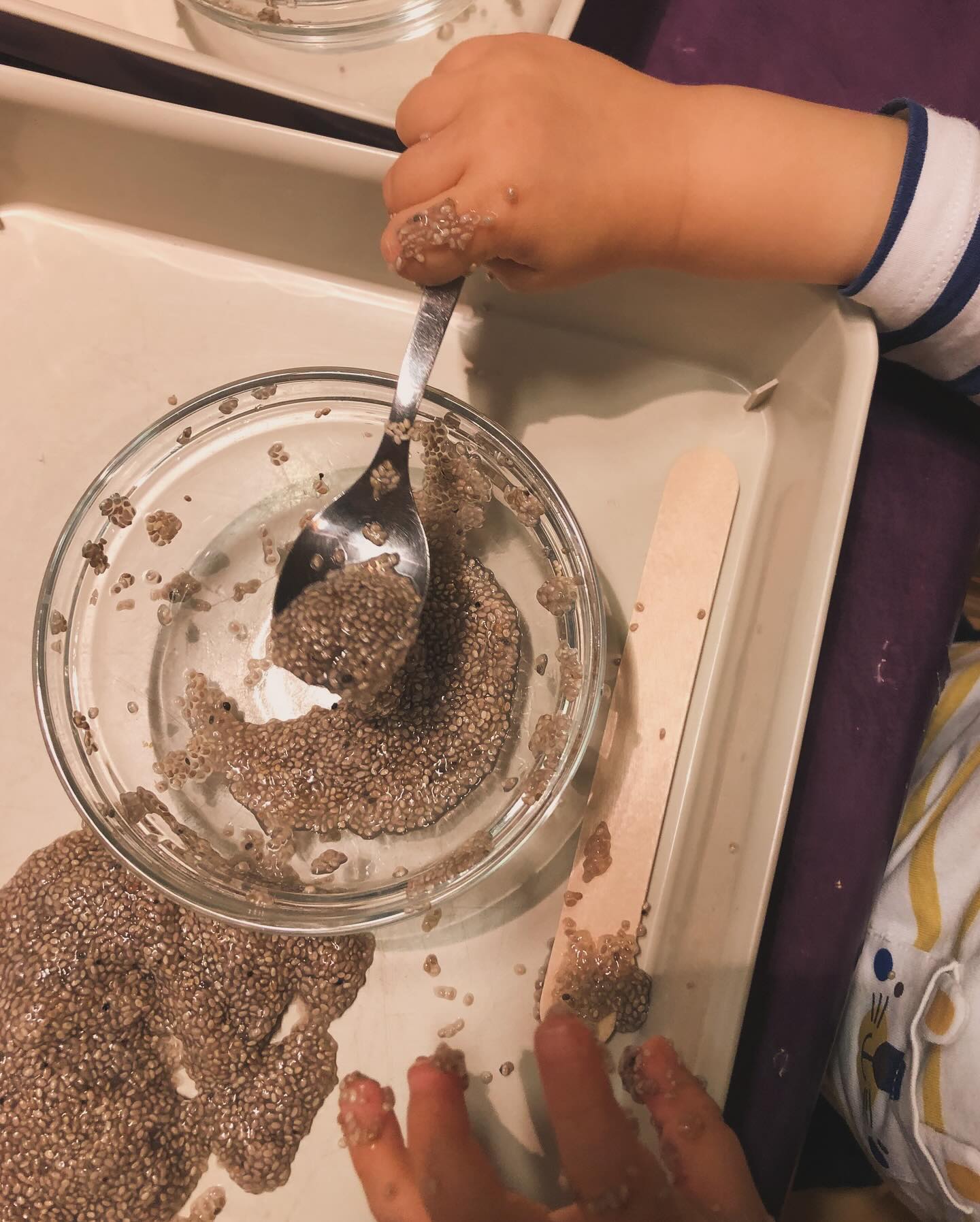 Sperimentare attraverso i sensi… tocco e scopro nuove consistenze. Che meraviglia! 🤩
#attivitàsensoriali #scoproconimieisensi #nidodinfanzia #asilonidomilano