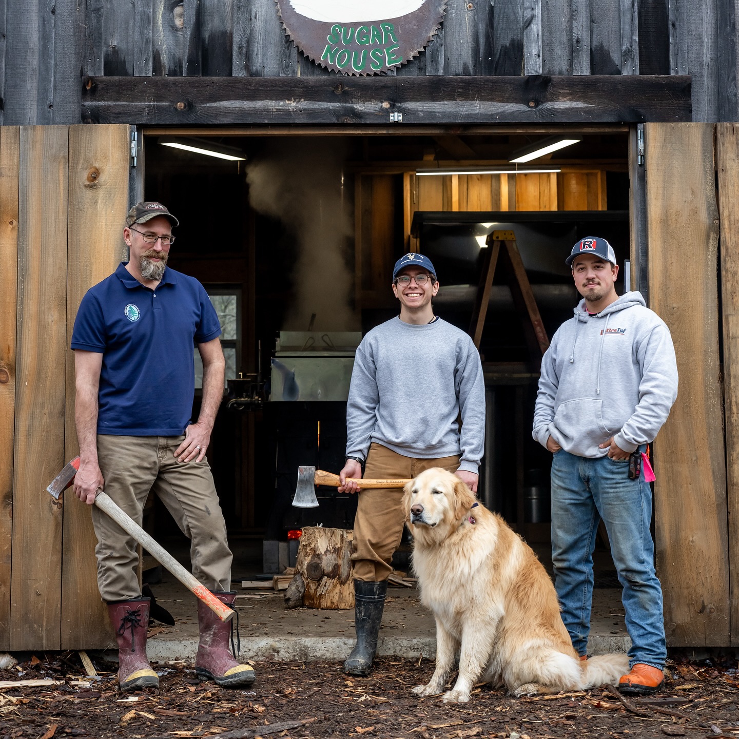 Been on a few sugar shack shoots recently! The smell of fresh maple syrup will never get old. 🤤🍁📸 #mainemaplesyrup #sugarshack #idtapthat #umaine #maineisgorgeous #maineigers