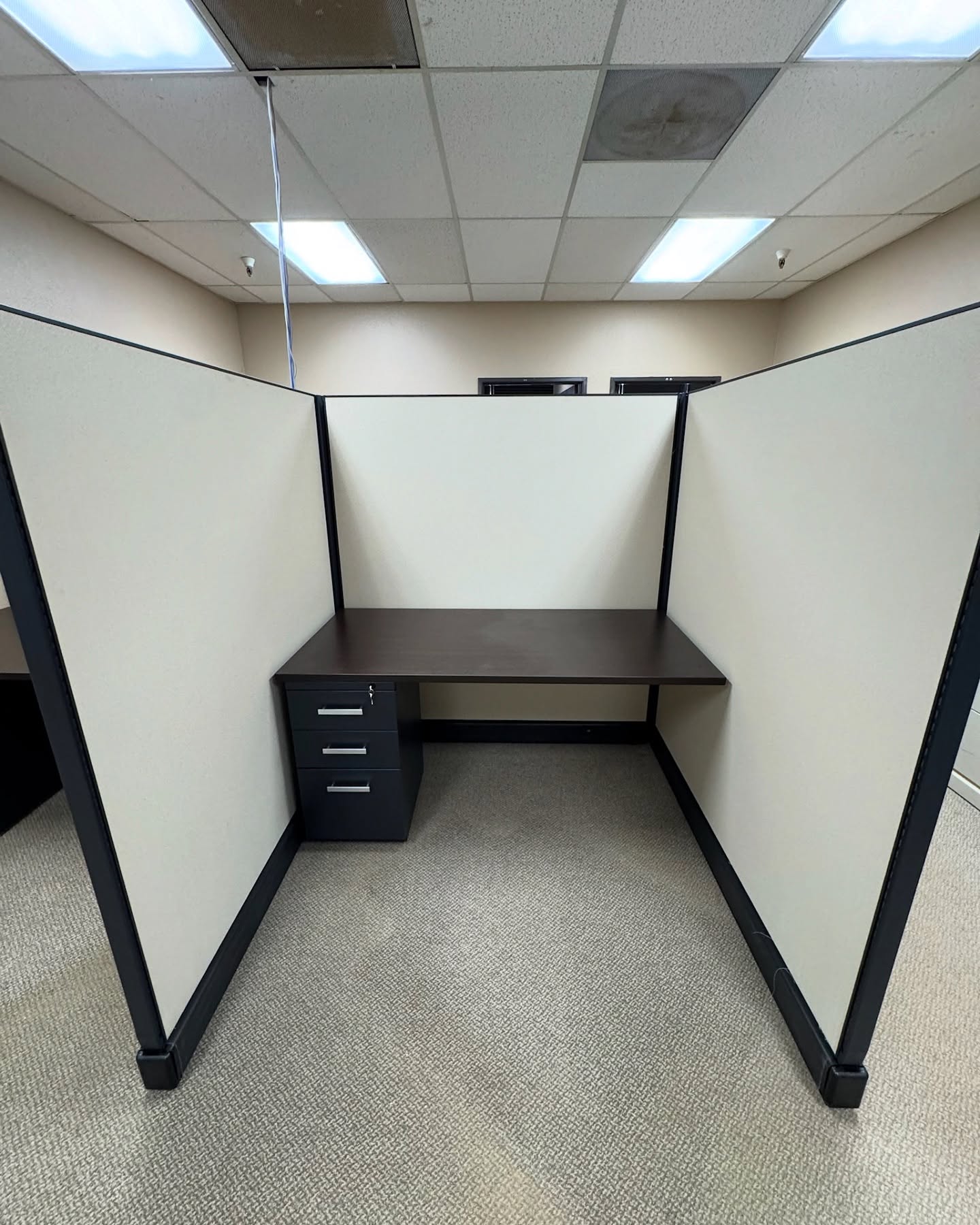 New workstations, new vibes! We just gave this office a major refresh, and now it’s looking better than ever. Who wouldn’t want to work here?! #OfficeUpgrade #WorkspaceRefresh