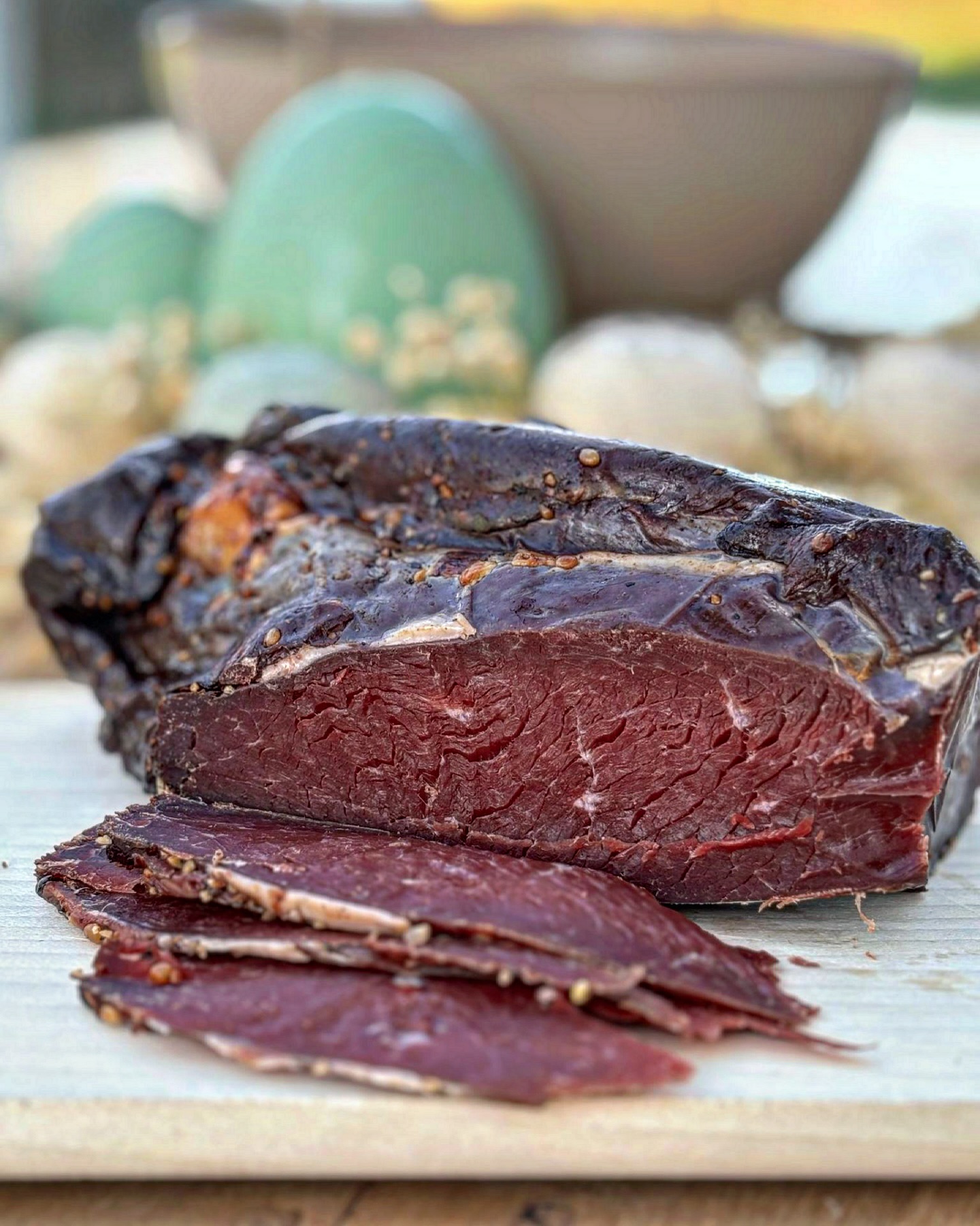 Waidmannsheil 🍀✌️
ich liebe es Wild zu veredeln. Jedes Mal aufs Neue bin ich dankbar die Möglichkeit zu haben und freu mich wie es kleines Kind den Prozess vom Ansprechen des Wildes bis zum fertigen Endprodukt in eigener Hand zu haben.
Dieses Mal ist es Reh Schinken geworden.
Einfach nur ein tolles Produkt und schmeckt hervorragend🦌😜
#wildaufwild #rehwild #jagd #wildveredelung #wildbret #jagdmomente #fleischqualität #kirchhellenonline #kirchhellenreporter #rehschinken #rehschinkenräuchern