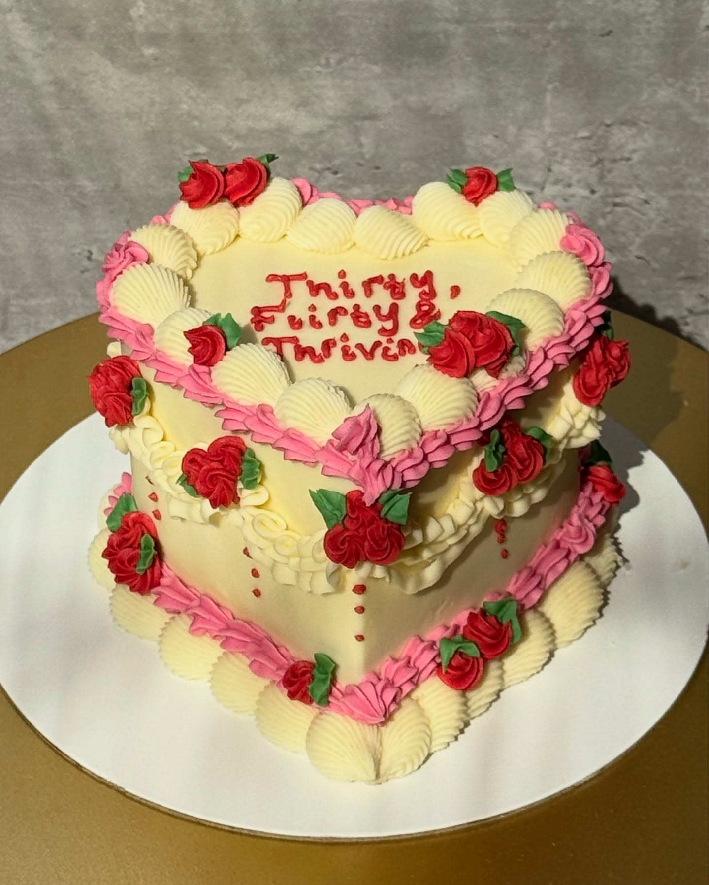 A recent gorgeous cake made for a 30th birthday 🎁 💓
Personalised cakes available, just pop our bakery an email 💗