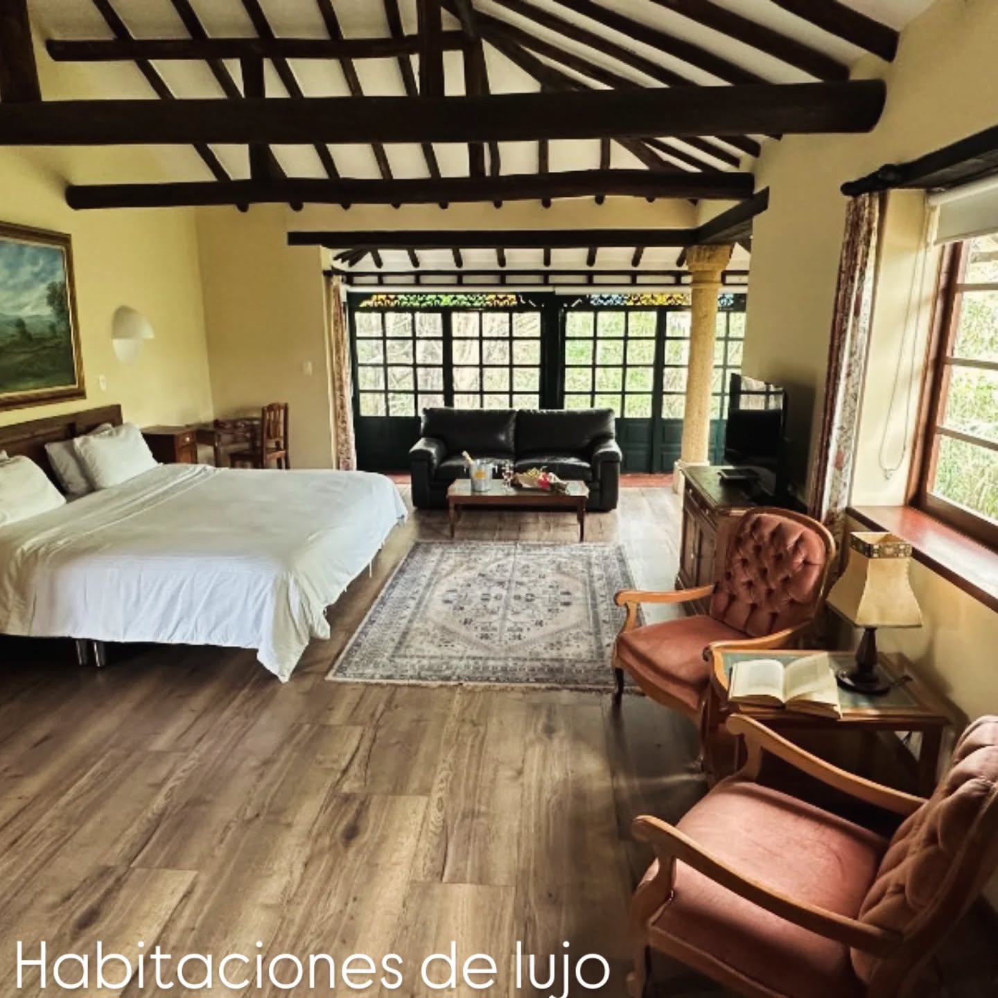 En el Hotel Plazuela de San Agustín (PSA HOTEL) lo tienes todo. Alojarse en el centro histórico de #villadeleyva y sentir que estas en medio de la #naturaleza donde el silencio y la #tranquilidad te regalarán el #descanso que mereces.
#luxuryhotel
#desayuno
#brunch
#masajes
#hotelescolombia
#colombia
