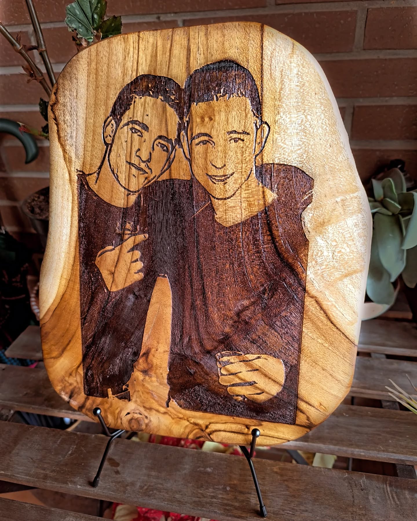 Cuadros grabados en madera , pide precio sin compromiso. 🌳
.
.
Para @mariete_castel y @tizonencuarentena 🎁
.
.
#madera #grabado #regalo #recuerdos #laser #madera #burn #parati #felicidad #art
.
.
@pyro.slice
