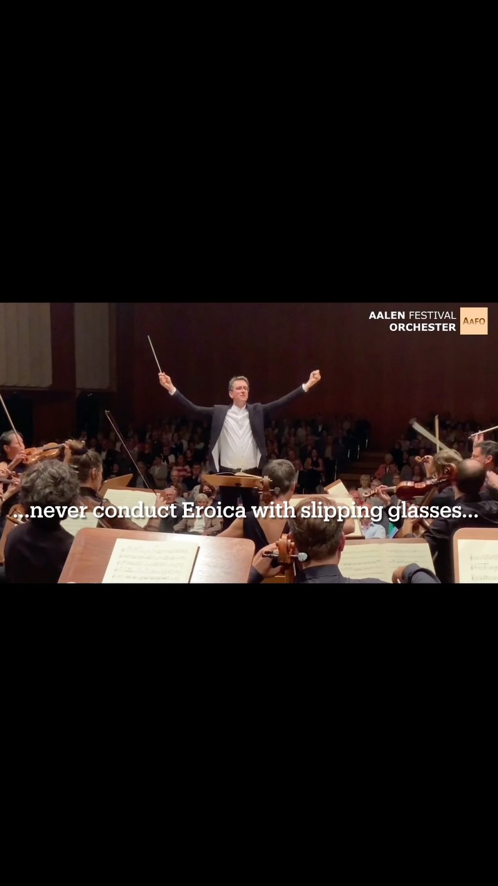…am 1.6. sitzt die Brille 🤓
UNBESCHWERT! ☀️ mit Gioachino Rossini, Charles Gounod und Felix Mendelssohn
1.6.2025 I 18:00 Uhr I Stadthalle Aalen
Das AALEN FESTIVAL ORCHESTER mit Dirigent Gero Wittich und rund 40 Musiker:innen aus ganz Deutschland
👉 Tickets: https://lmy.de/aXeOb 👈
Herzliche Einladung 🫶
📷 AAFO2023
#aalenfestivalorchester #AAFO #Konzert2025 #gerowittich #aalen #ostalbkreis #stadthalleaalen #klassik #stadtaalen #aalenkulturundevent #musikfürdieseele #musikfürsherz #hiddenchampions