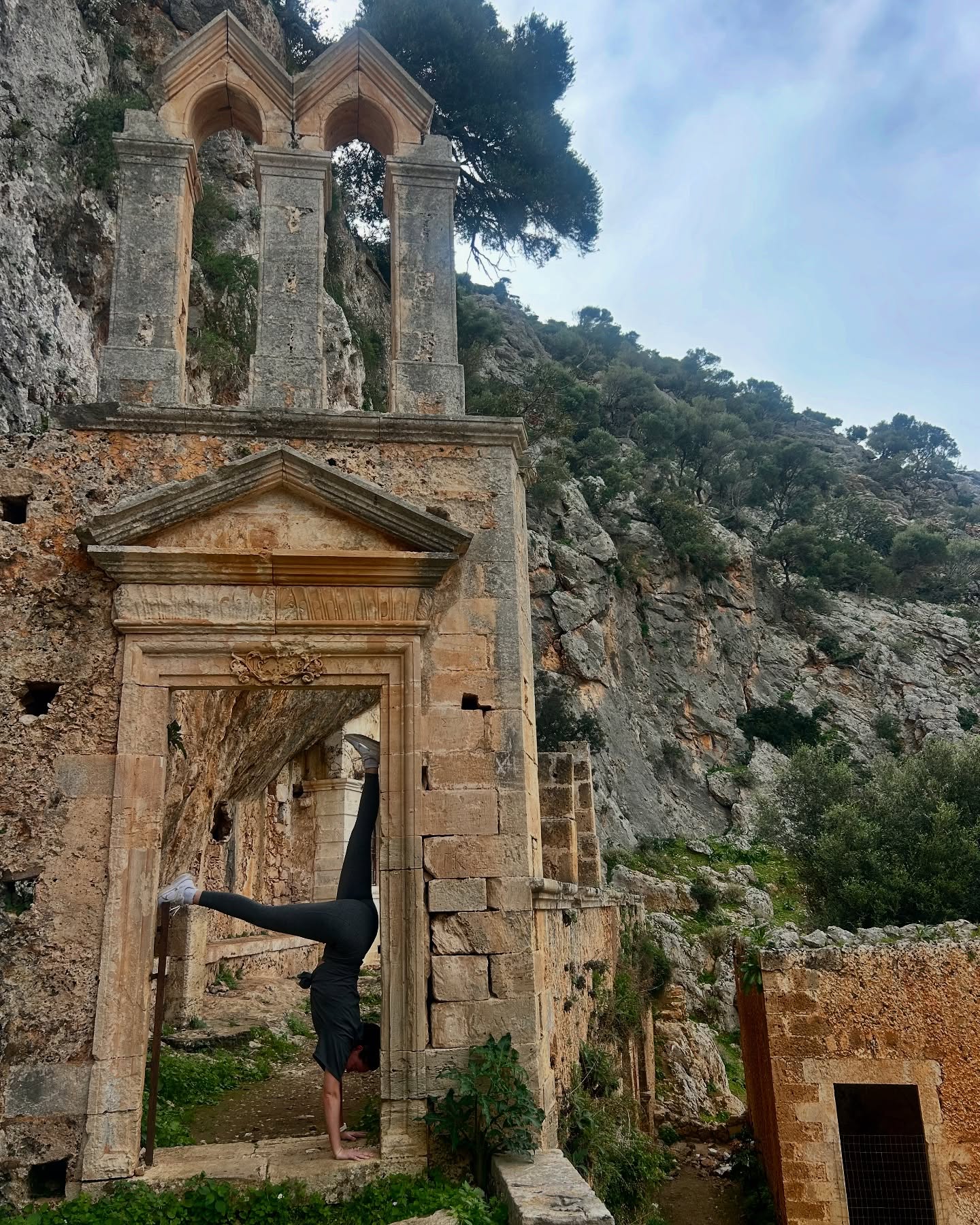🇬🇷♥️: The people, the food, the hikes, the monasteries in the mountains, the turquoise sea, the sun, the slow pace of life
Thank you for having me @gabriela.d.hristova .. waiting for you to visit Ireland now 😉♥️