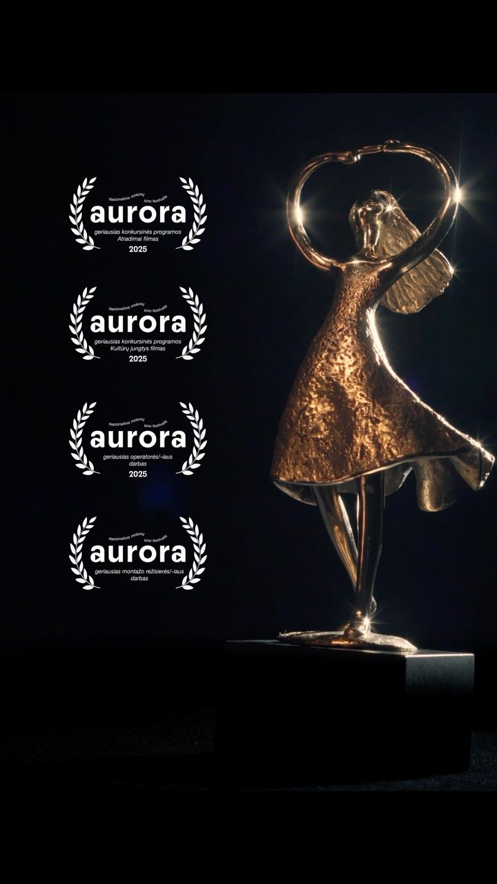 Išdrįsti svajoti ir įsikvėpti drąsos. Atvira širdimi žvelgti į save ir pasaulį. Matyti istoriją kiekvienoje akimirkoje. Tikėti, nes iš tikėjimo svajonėmis gimsta stebuklai ✨
Pristatome Nacionalinio mokinių kino festivalio Aurora, spaindinčios bronzos apdovanojimus. Šios festivalio Aurora statulėlės atiteks nugalėtojoms ir nugalėtojams šiose kategorijose:
- Geriausias konkursinės programos Atradimai filmas
- Geriausias konkursinės programos Kultūrų jungtys filmas
- Geriausias operatorės ar operatoriaus darbas
- Geriausias montažo režisierės ar režisieriaus darbas
Nugalėtojai paaiškės iškilmingos festivalio Aurora apdovanojimų ceremonijos metu balandžio 12 d. 18:00 Menų spaustuvėje. Laukiami visi.
Apdovanojimus kūrė Solveiga ir Alfredas Krivičiai @asol.juvelyrika
_________
Festivalio partneriai: Britų taryba Lietuvoje, Lietuvos kino centras, AVAKA, Meno avilys, Skalvijos kino centras, Lithuanian Shorts, Baltic Film & Creative Tech Cluster ir kt.
Projektą iš dalies finansuoja Vilniaus miesto savivaldybė
Kultūrų jungtys konkursinės programos partneris Goethe's institutas Lietuvoje
Informacinis partneris LRTU
#aurorafestivalis #atradimai #kulturujungtys #PeopleToPeople #BritishCouncilLithuania
