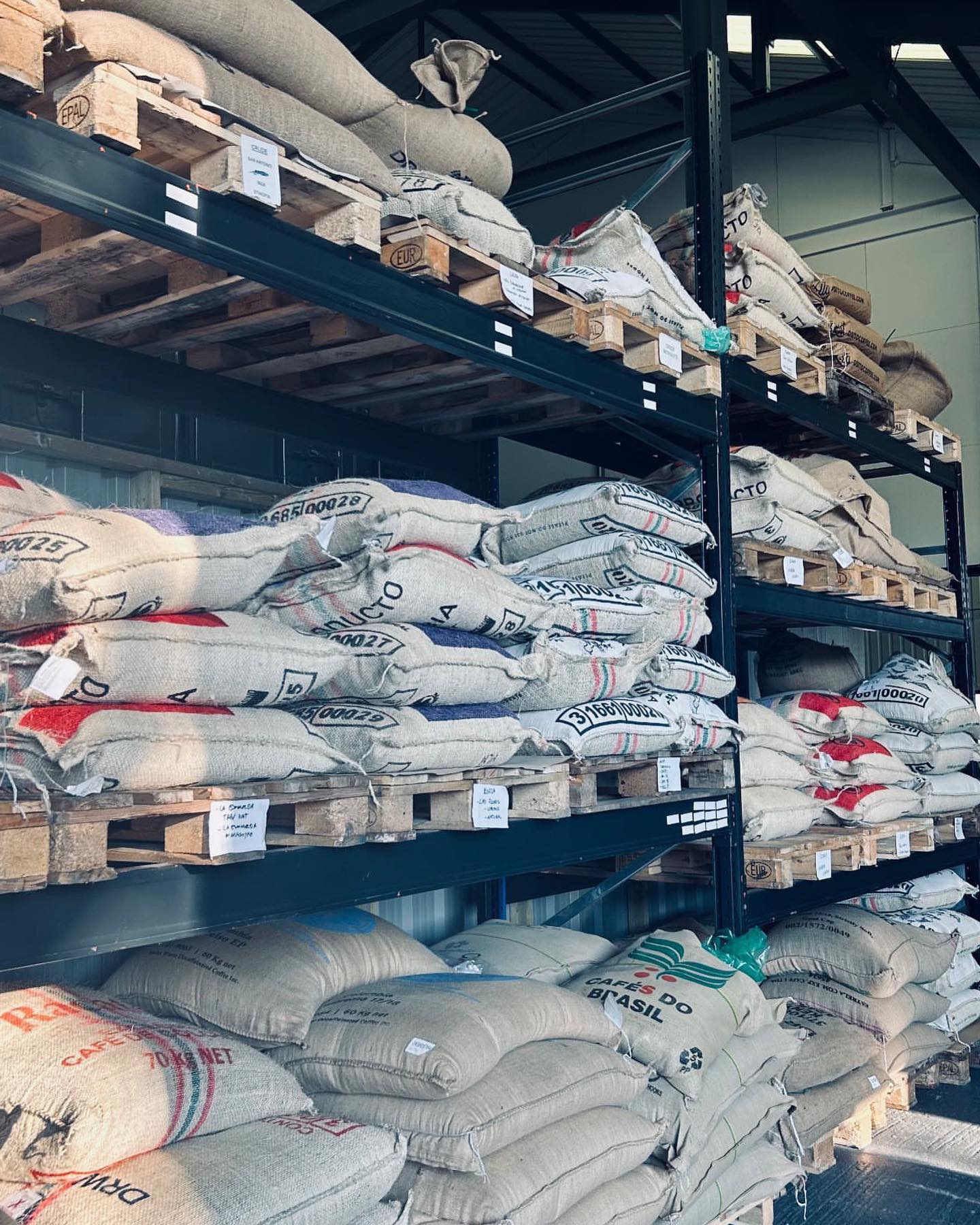 Nice and organised 🤩
#coffeelover #suffolkcoffee #coffeeroasters #coffeesacks #coffeetime #coffeeshop #specialtycoffeeroaster