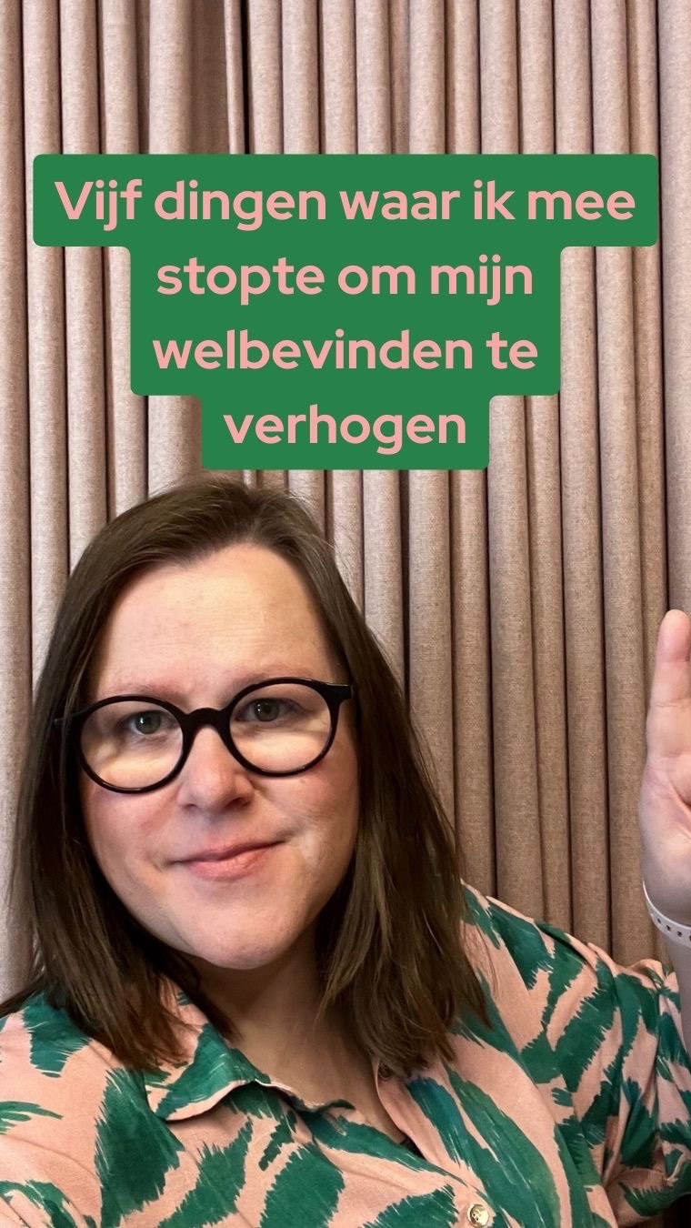 Vijf dingen waar ik mee stopte om mijn welbevinden te verhogen:
1. Zonder nadenken meteen springen als iemand mij iets vraagt.
2. Te veel uitleg geven bij een nee. Zelfs tegen mensen die 0 interesse hadden in wat ik hen vertelde.
3. Ja zeggen uit schuldgevoel in plaats van bewust te kiezen voor een ja of nee.
4. Mezelf verantwoordelijk voelen voor de emoties of gedragingen van anderen en dat willen fiksen.
5. Zelf mijn eigen grenzen niet respecteren.
Wil jij meer weten over praktische toepassingen uit de positieve psychologie? Volg me hier.
#positievepsychologie #stress #stresstips #minderstress #stresscoach #welbevinden #mentaalwelzijn #stresscoach #grenzen