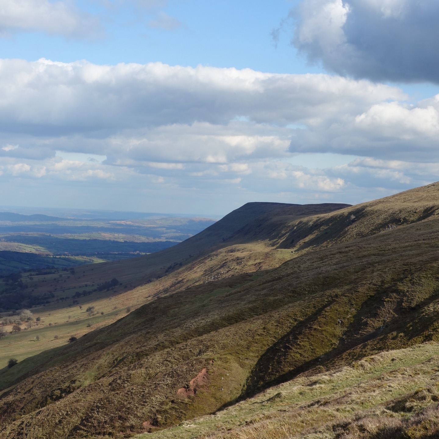 April on the slopes. Any guesses as to what area we're looking at? It could be anywhere granted so here's a hint. The Wye flows around this range and then into the English county - we're on the borders. If you weren't from here you'd never think it. #apriloutdoors #april #sprintime #springhills #outdoortones #natureloversgallery #landscapephotography #hikinglife #borderlands #borders #mountainslopes