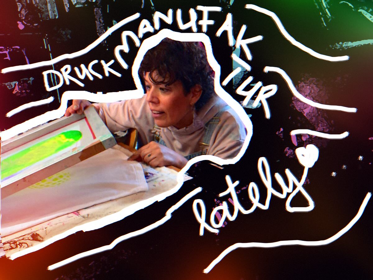 Das Treiben in der Druckmanufaktur ist bunt!
So viele Besucher*innen, so viele schöne Motive, so viele tolle Erlebnisse.
Du hast auch Lust, mal selbst den Rakel in die Hand zu nehmen?
Egal ob Workshop, Teamevent oder Kindergeburtstag – bei mir wird’s kreativ!
Alle Infos & Buchung: www.minagarcia.de