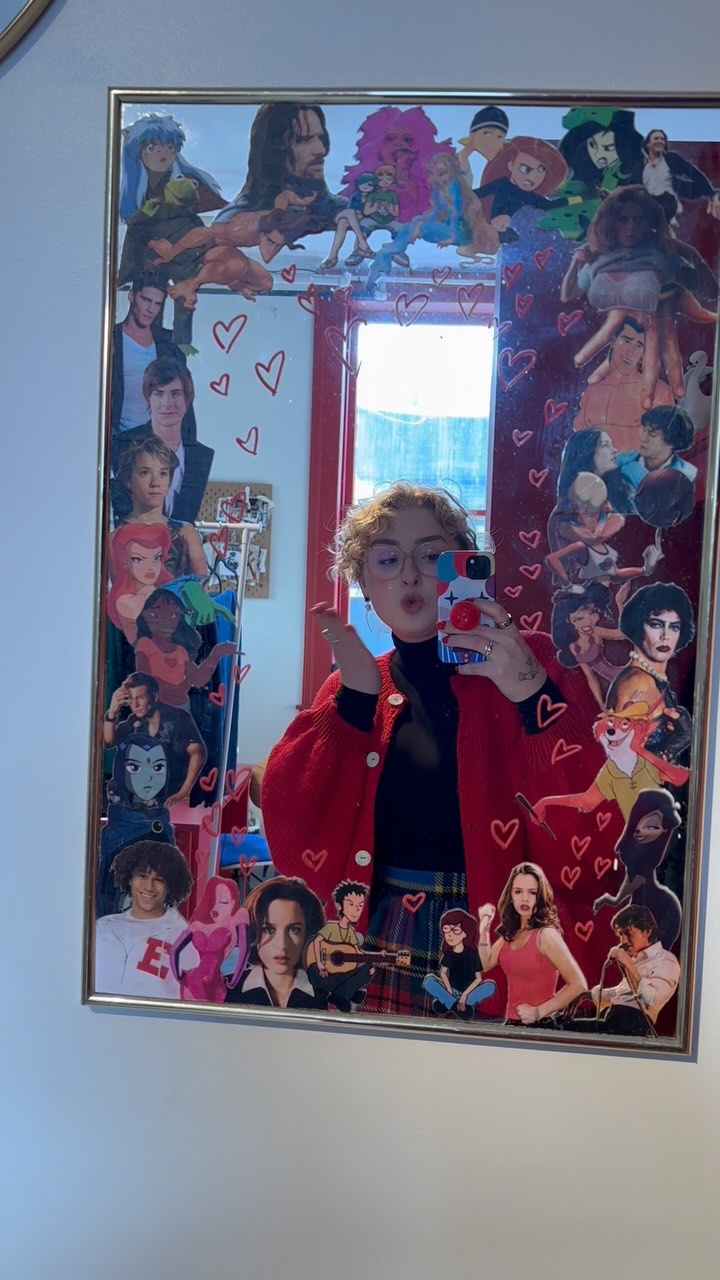 It’s the little things ♥️
Stuff studio tour featuring: my great-grandmother’s first class European dressmaker ad, alphabet gift from @easykeeperservices and postcards by @inciardi, hooks by @junechildceramics, and so much more.