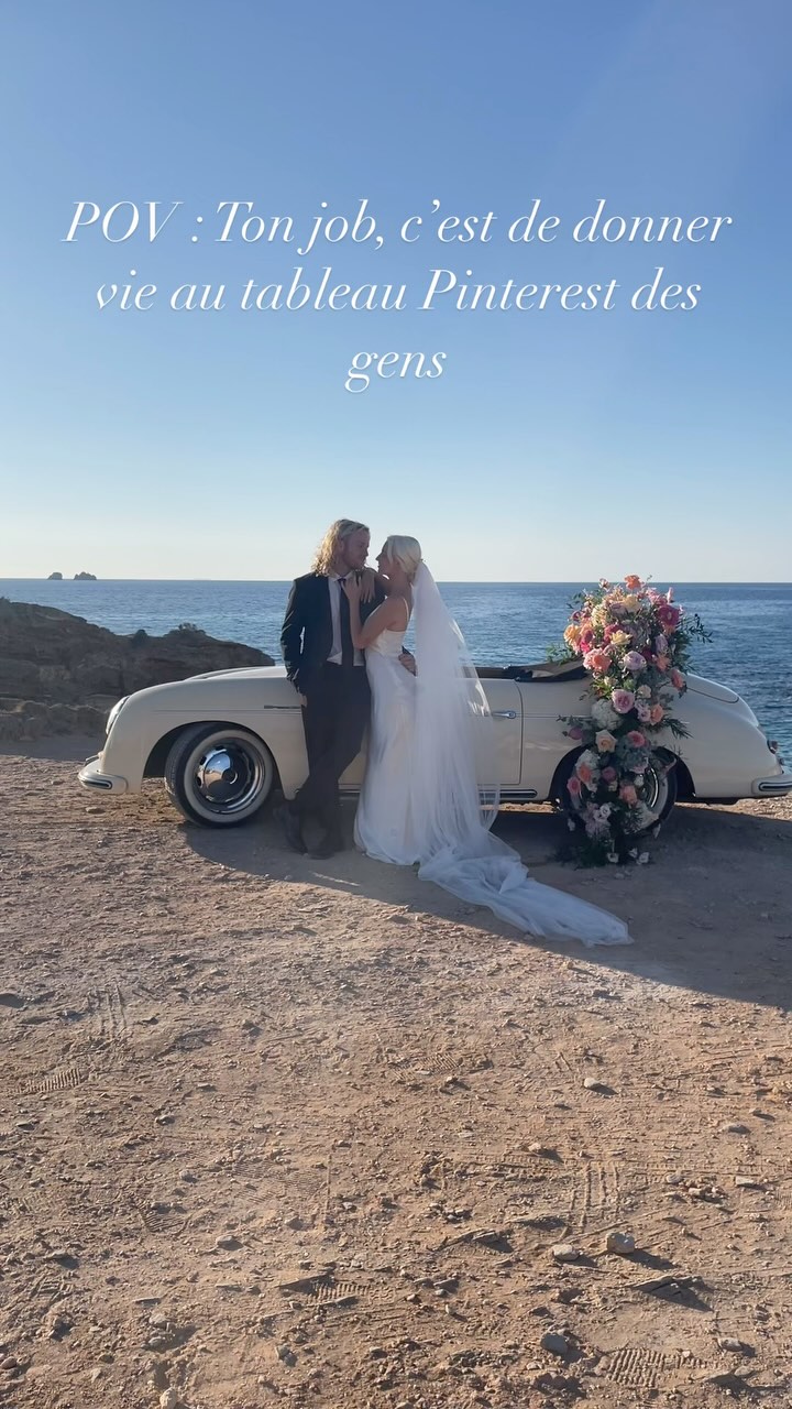 POV : mon job c’est de rendre vos board pinterest une réalitée ✨🫶🏻
Je suis tellement chanceuse de pouvoir vivre de quelque chose qui me passionne autant 🤭
•
FLORALS:
@chaniotis.the_flower_workshop
CAR:
@motorclubsantorini
JEWELRY:
@simplyswankyeg
HOST
@wandering.retreats