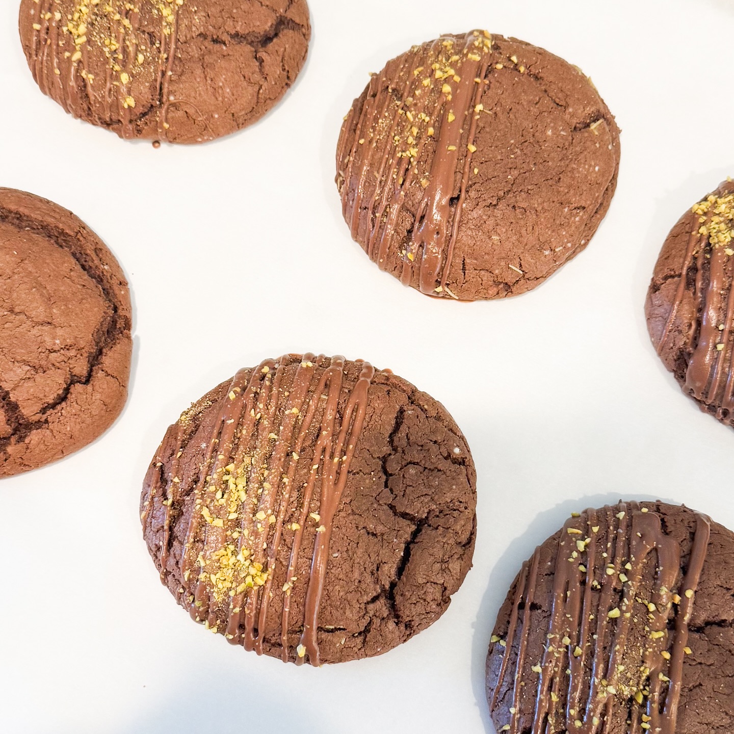 Hop Into Dubai💚
*Introducing Our Dubai Chocolate Cookie*
•excited is an understatement-I’m so thrilled to showcase our rendition of the VIRAL Dubai Chocolate Bar in cookie form!
This is a soft chocolate cookie with a crisp exterior, filled with a pistachio kataifi mix, drizzled with chocolate, & topped with pistachios! It really doesn’t get any better than this.🤩
(Available Only While Supplies Last)
#757 #hamptonroads #va #757baker #bakery #fyp