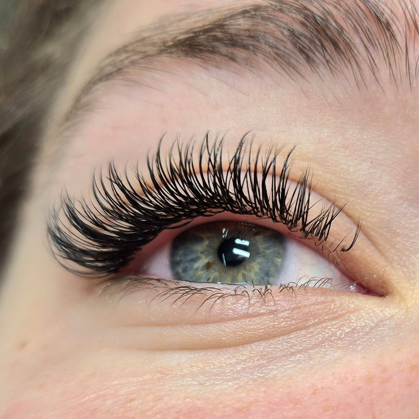 Klassiske vippe extensions#volumelashes #vippeekstensions #eyelashextensionsoslo #oslovipper #volumvipperoslo #vippeextensionsoslo #vipperextensions #vipperoslo #oslovipper #vipper #beautyoslo #vipperoslo #vipperartist#vipperfrogner #classiclashesextensions #eyelashdesign #vipperskøyen #vippermajorstuen #våtevipper #wetlasheseffectoslo#vippeløftoslo #eyelinereffectoslo# eyeshadoweffect #whispylashes#mixvipperoslo#hybridvipperoslo#