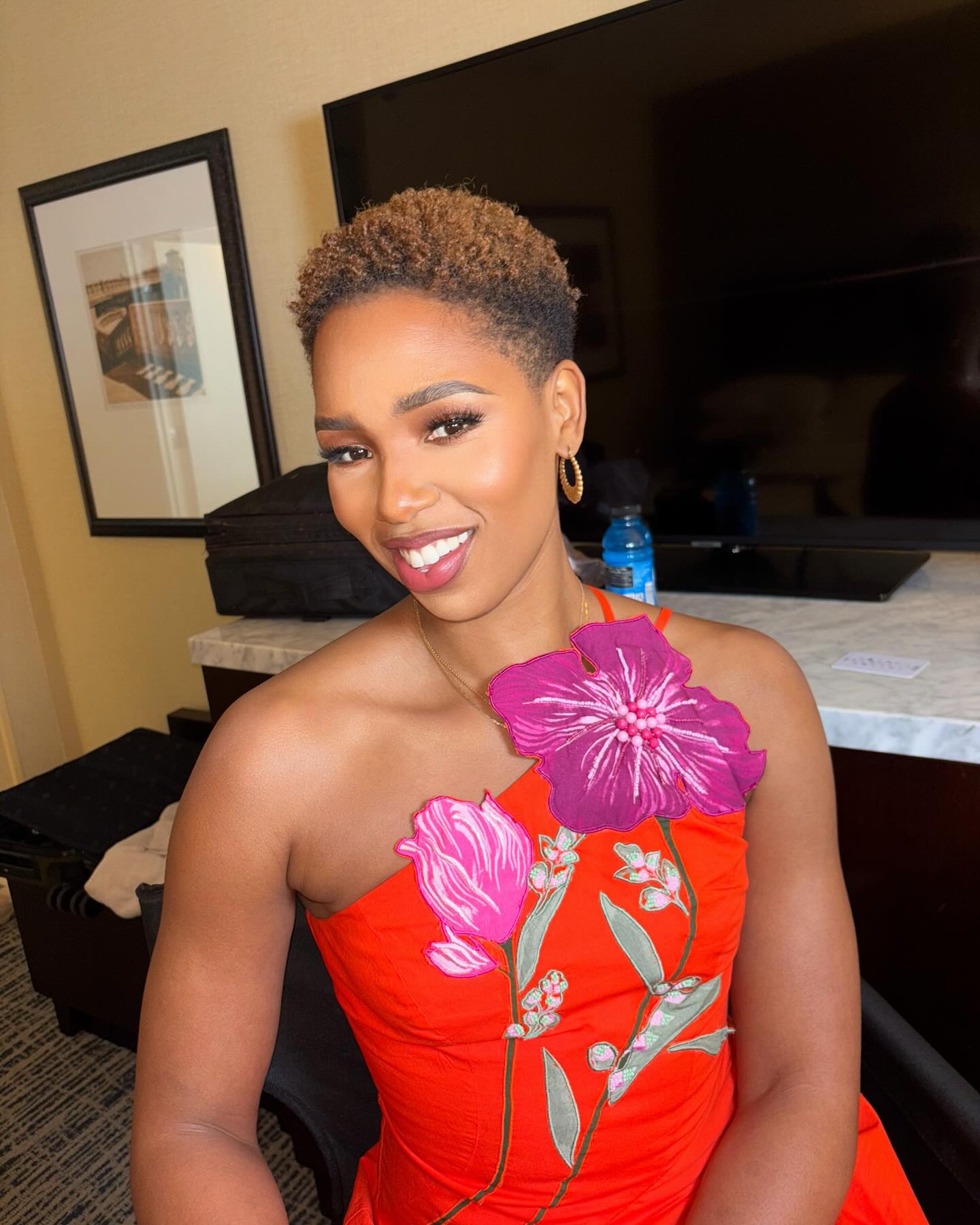 Black women on your screen. Black women behind the glam. Representation matters 🤎
I had the honor of doing makeup for some of the incredible journalists at ESPN thank you ladies @mcnuttmonica @ariivory
#tampamua #tampamakeupartist #makeupartist #fullglam #tampabridal