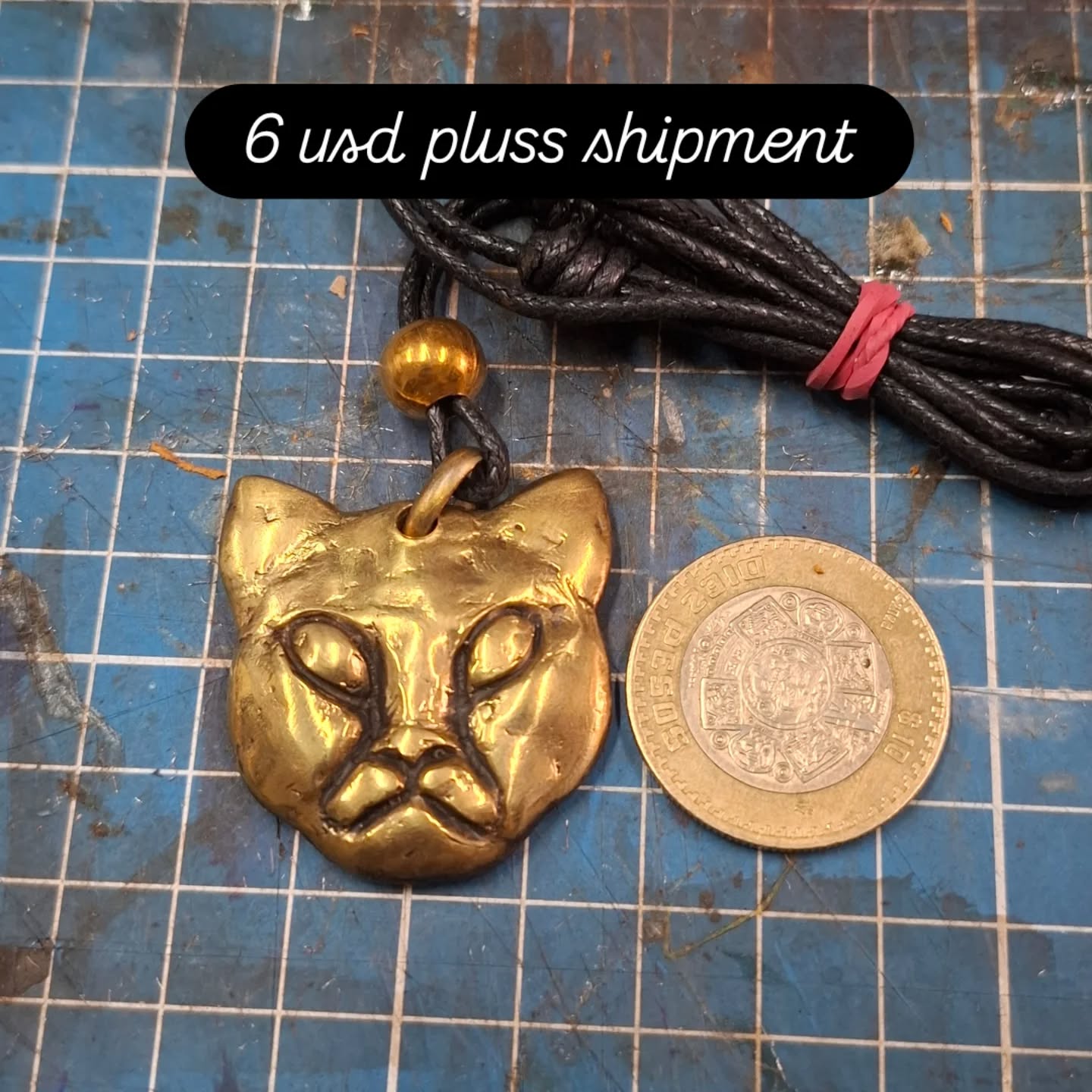 AVALIABLE, CAT FACE ON BRASS, 6 USD PLUSS SHIPMENT SEND PM TO PURCHASE.
DISPONIBLE, CARA DE GATO EN LATON, 6 USD MAS ENVIO, MANDE PRIVADO PARA ADQUIRIR
#joyería #joyeriamexicana #jewelry #jewelry
