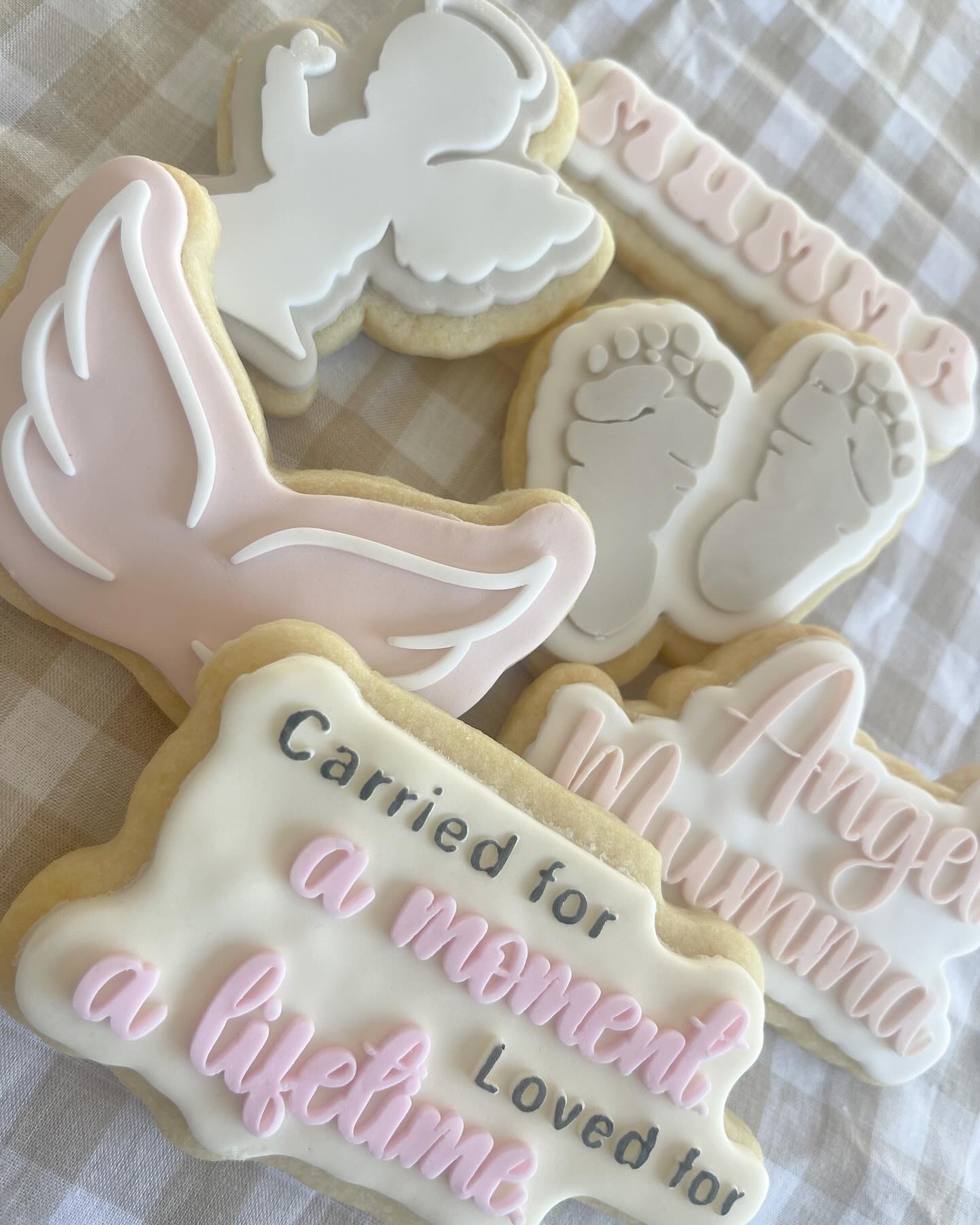 SBE Mothers Day collection ~ Angel Mumma edition 🪽 from my heart to yours x El
#stampedbyel #cookiestamps #cookieembossers #cookiedebossers #cookiesupplies #sugarcookiesupplies #fondantcookies #smallbusiness #shopsmallbusiness #alburywodongabusiness #bakingsupplies
